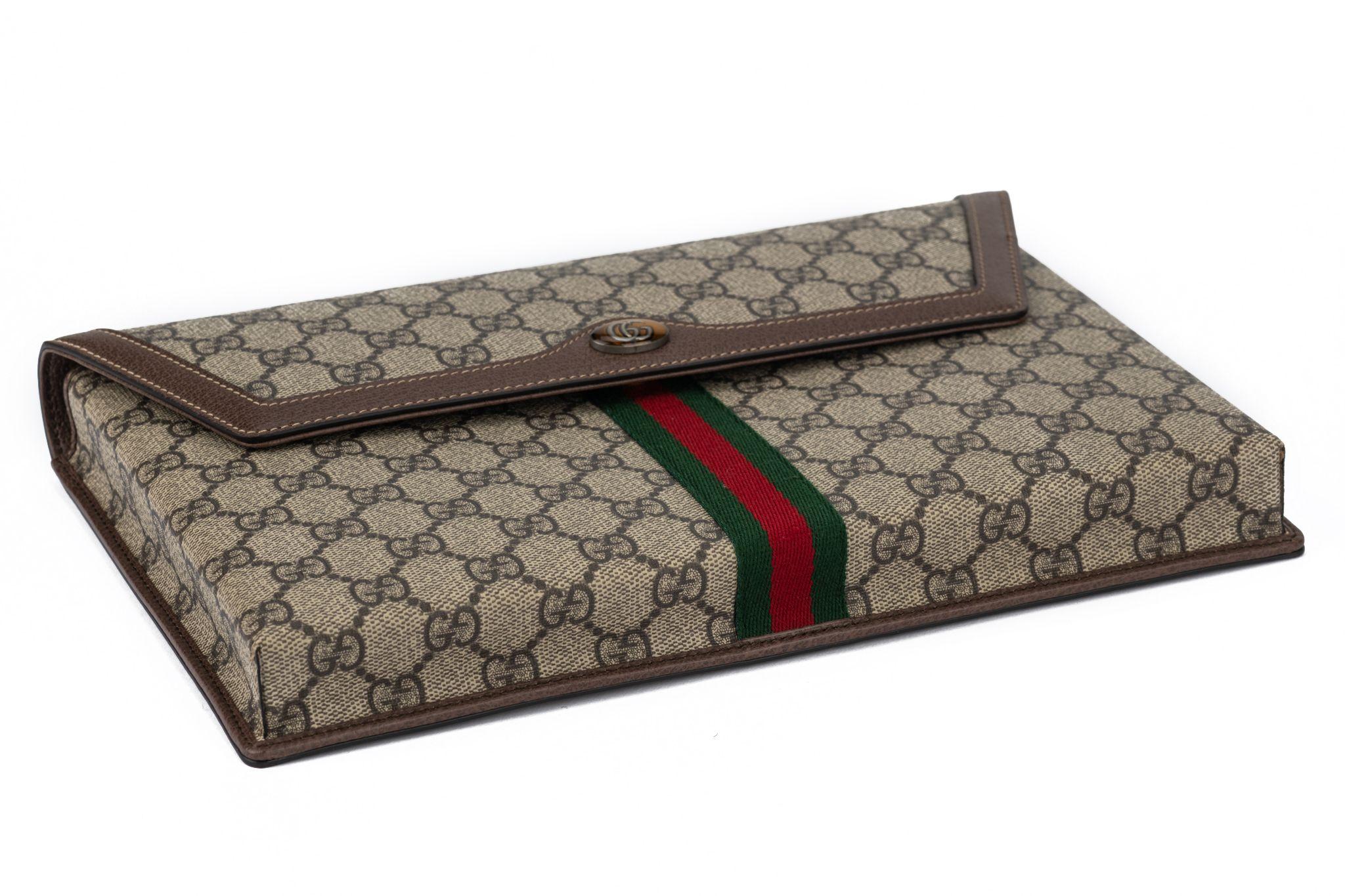 Gucci New Brown Logo GG Clutch W/Box For Sale 1