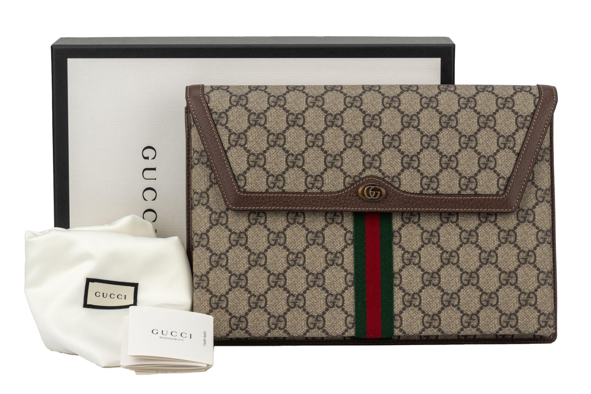 Gucci New Brown Logo GG Clutch W/Box For Sale 3