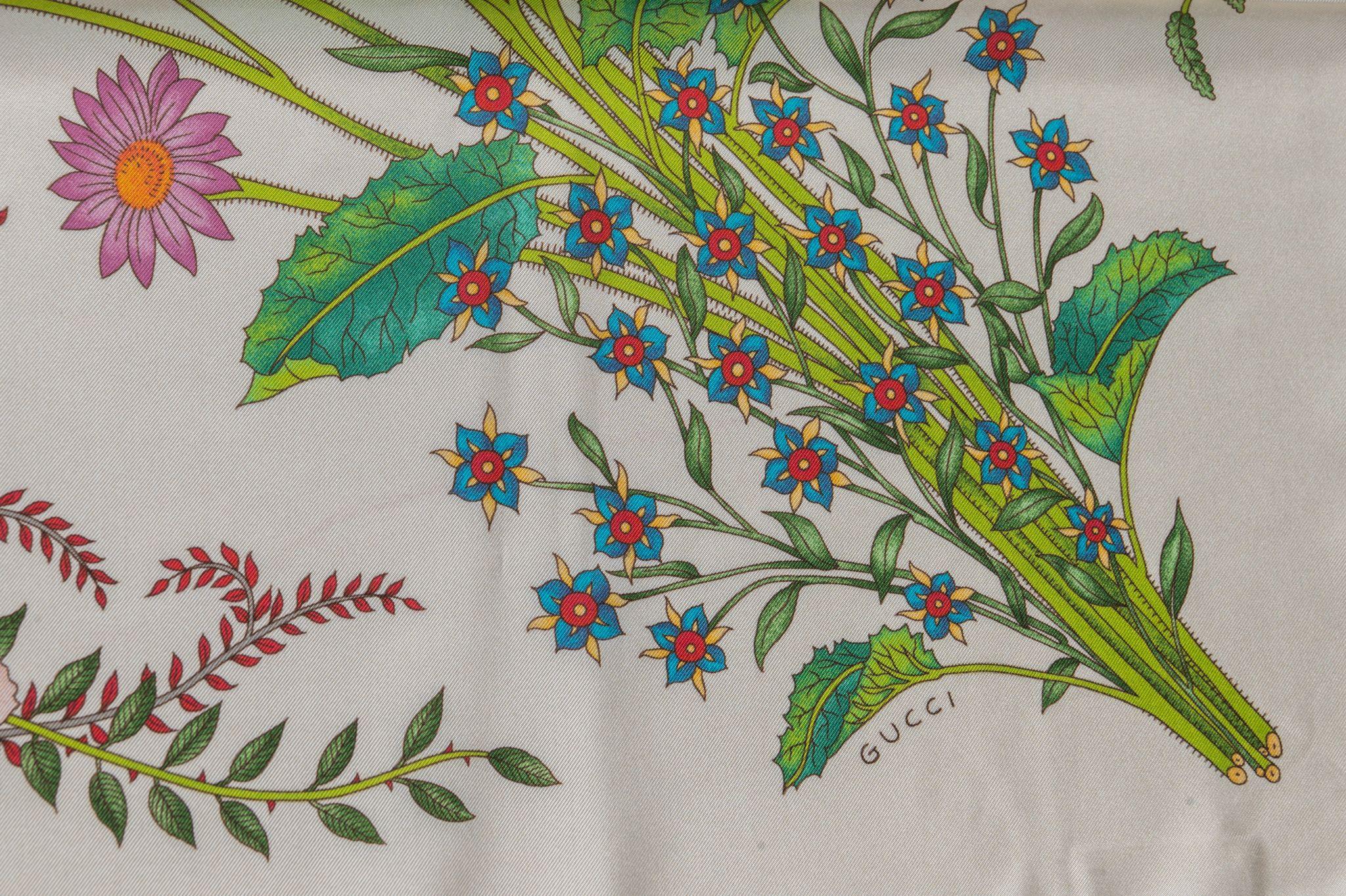 GUCCI New Flora Print Silk Scarf For Sale 1