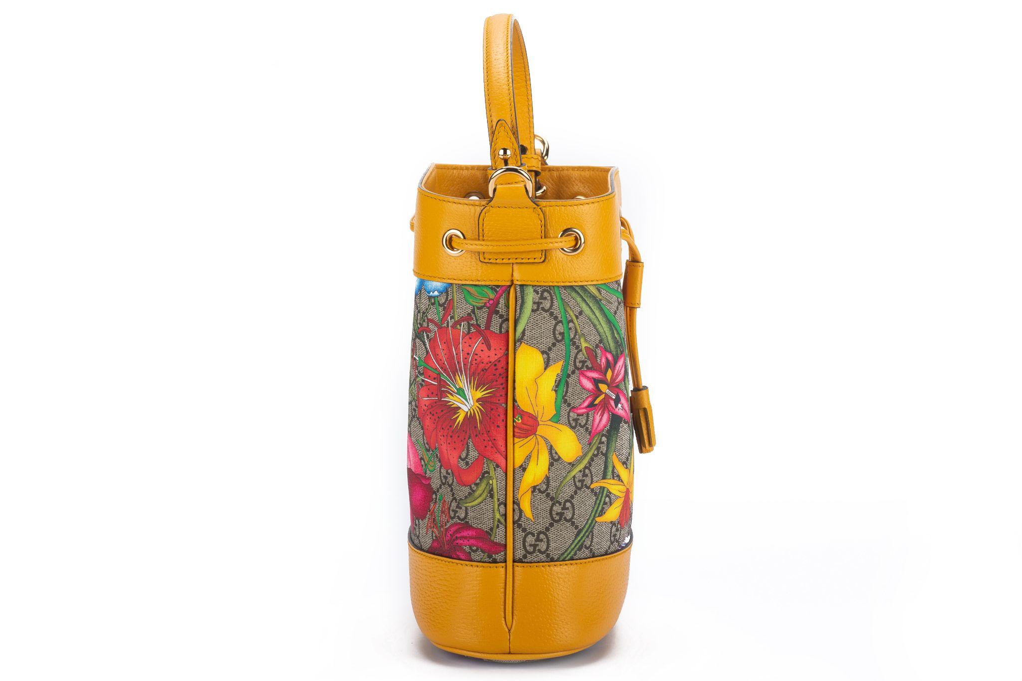 Gucci Neue Flora Gelbe Eimertasche in Flora im Zustand „Neu“ im Angebot in West Hollywood, CA