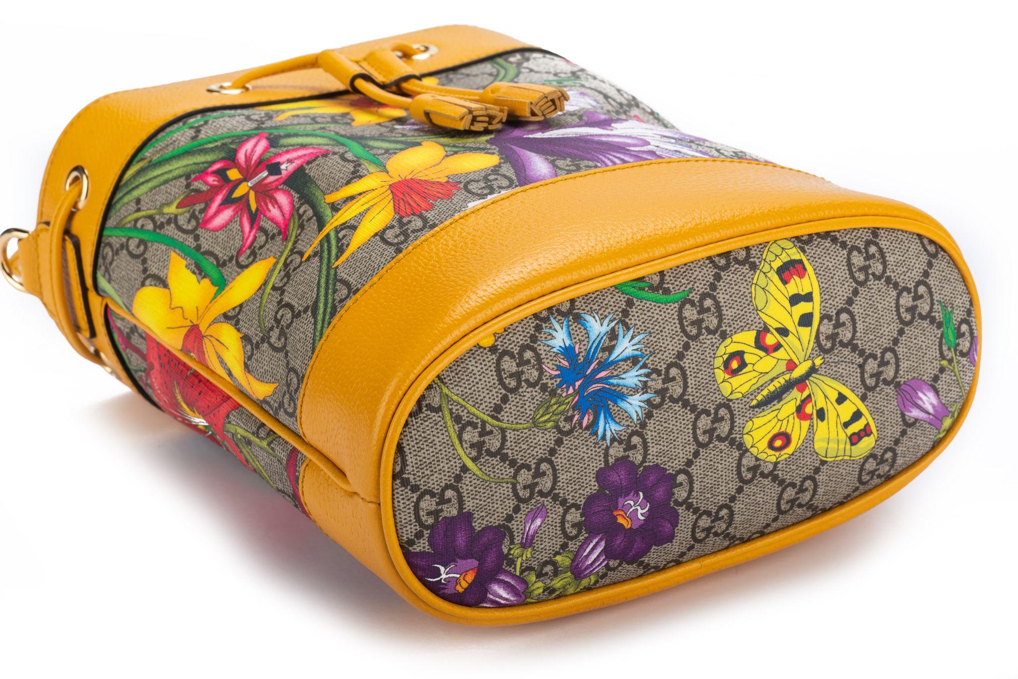 Gucci Neue Flora Gelbe Eimertasche in Flora im Angebot 1