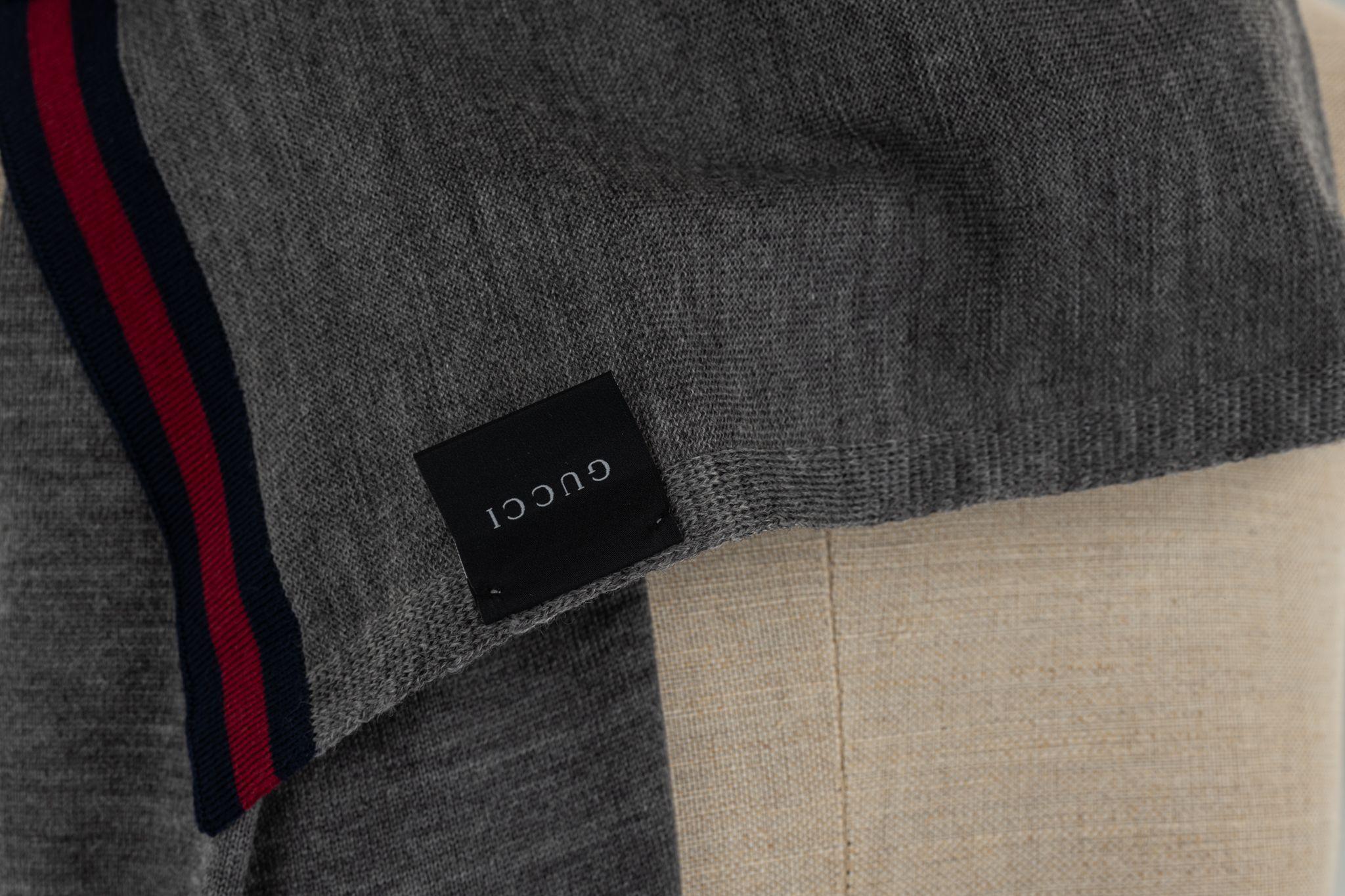 Gucci New Grey Wool Shawl (châle en laine) Unisexe en vente