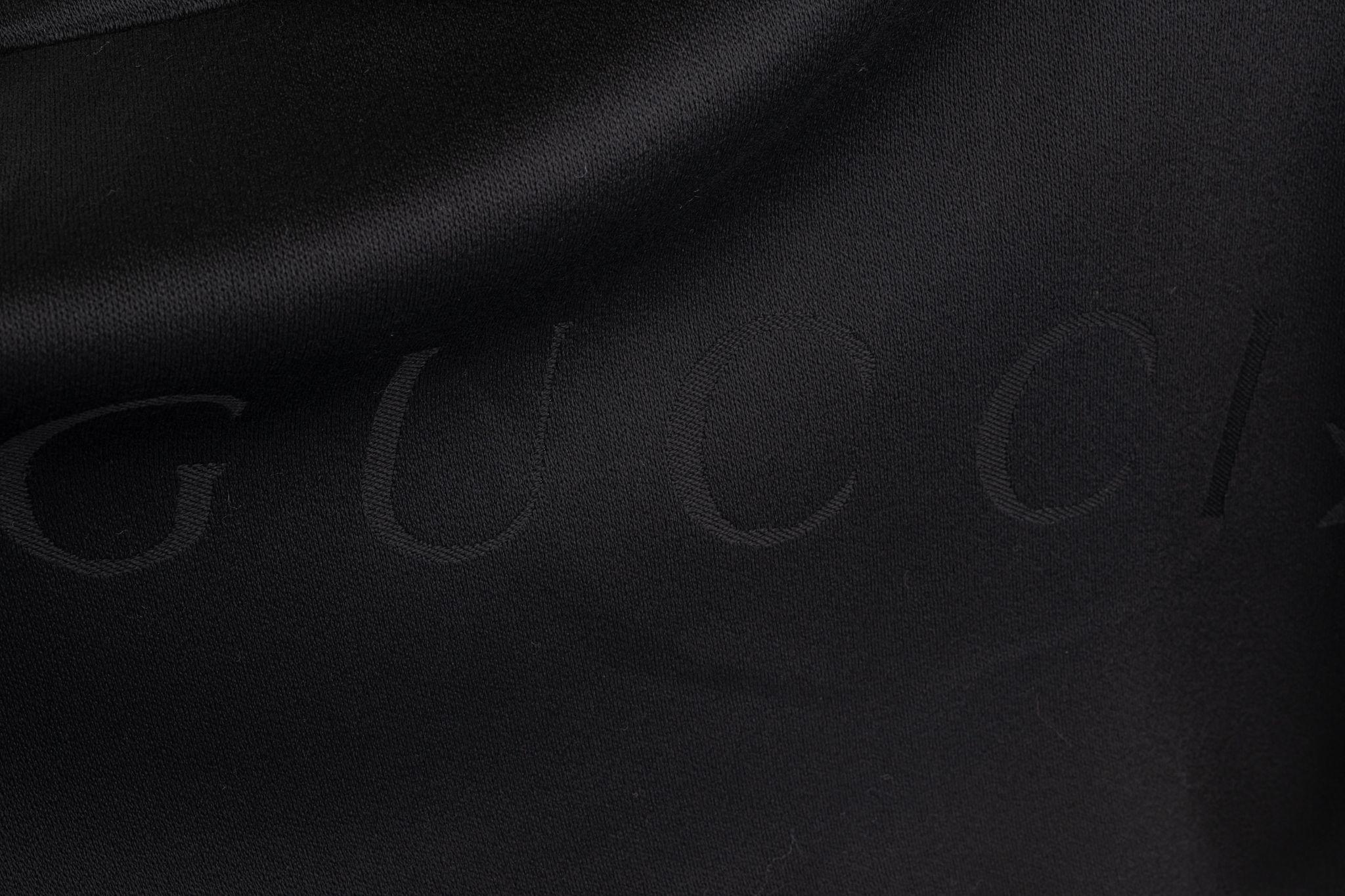 Gucci New Logo Black Wool Shawl In New Condition In West Hollywood, CA