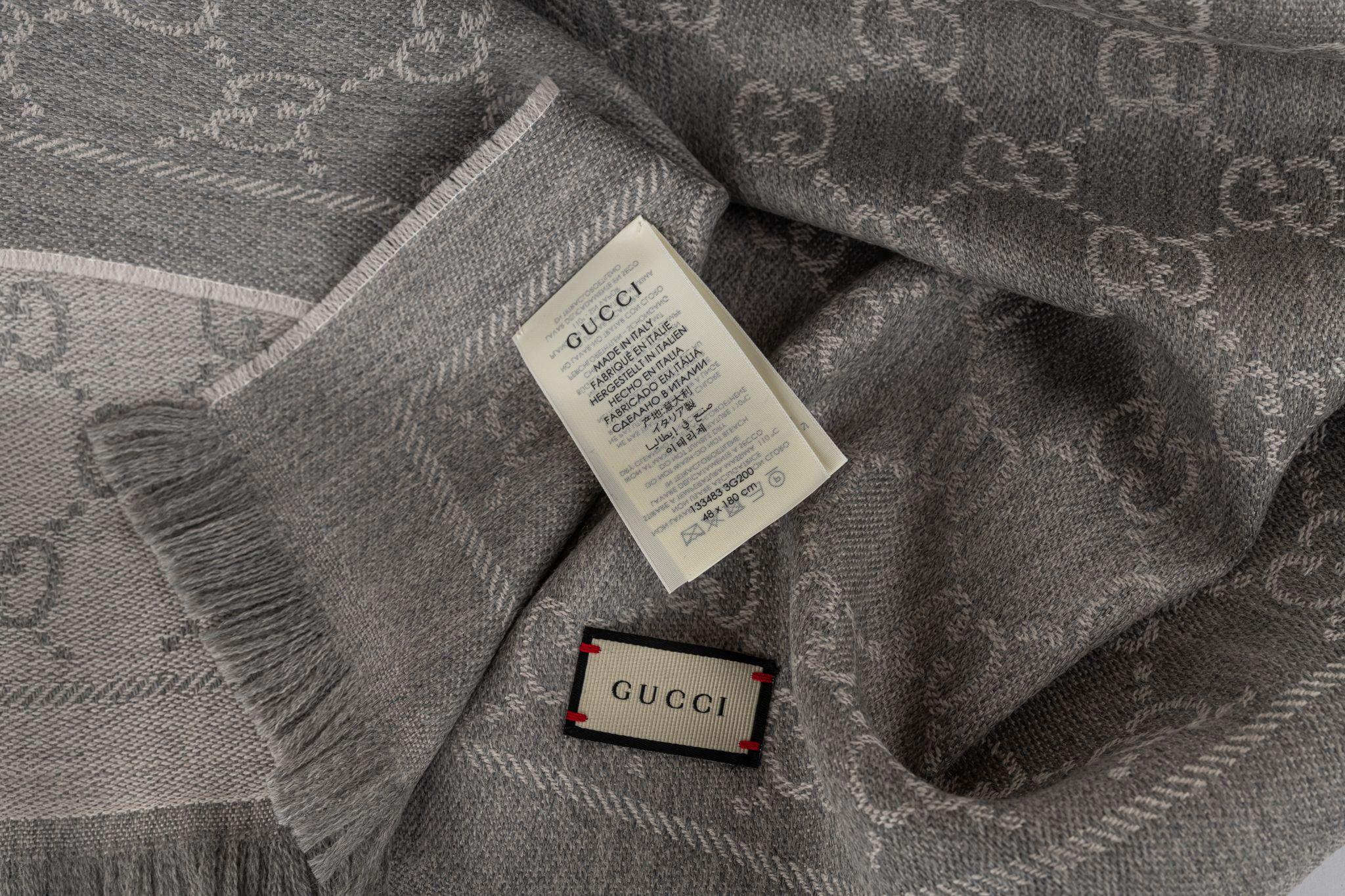 Women's Gucci New Monogram Grey Shawl For Sale