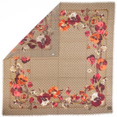 Scialle a fiori rossi di Gucci New Monogram