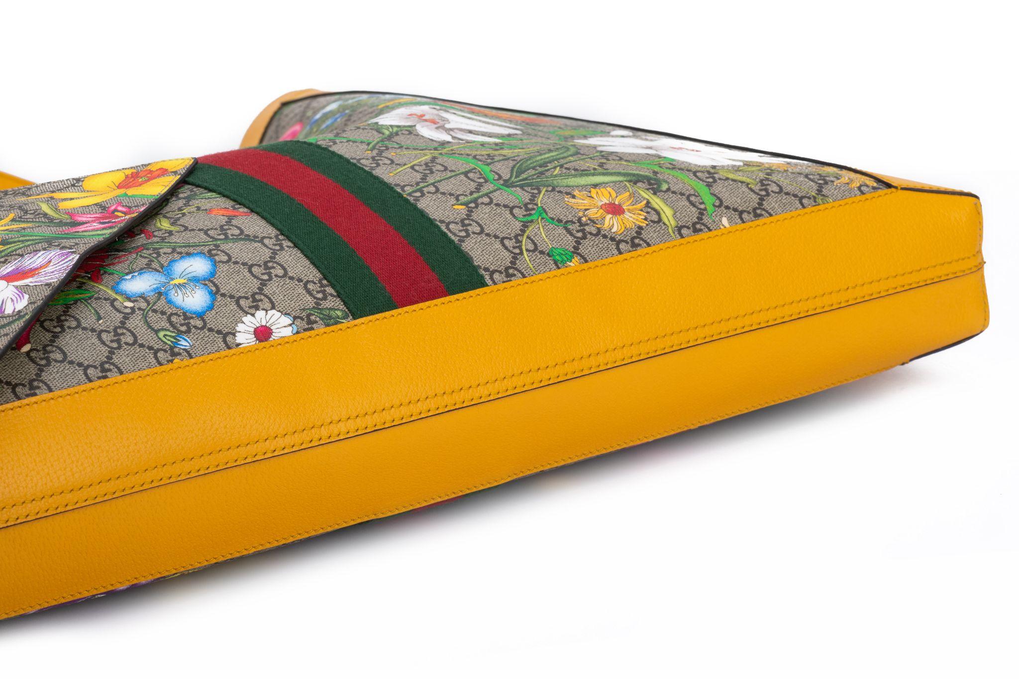 Gucci New Oversize Flora Tote Yellow In New Condition In West Hollywood, CA