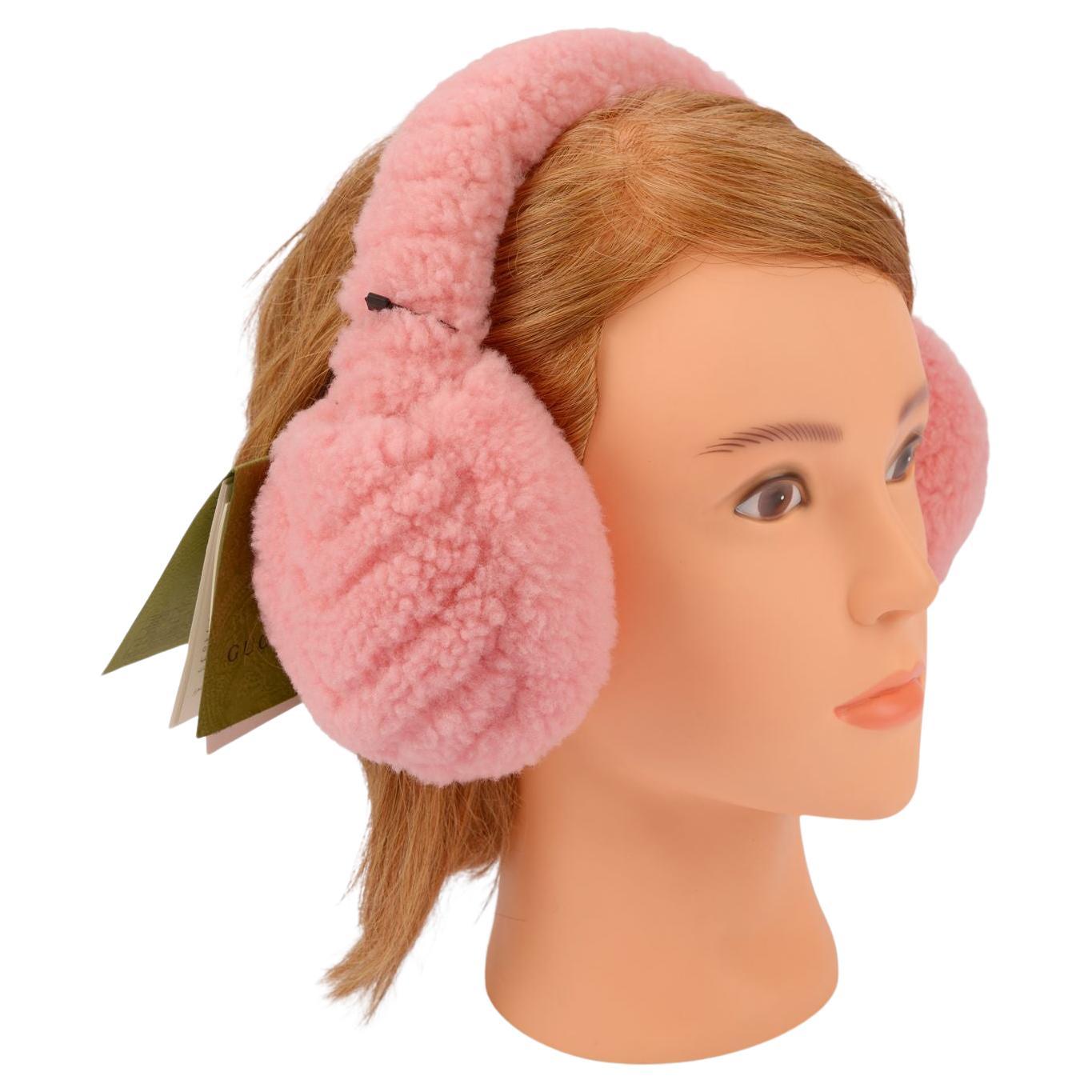 Gucci New Pink Shearling Ear Muffs (cache-oreilles en peau de mouton) en vente