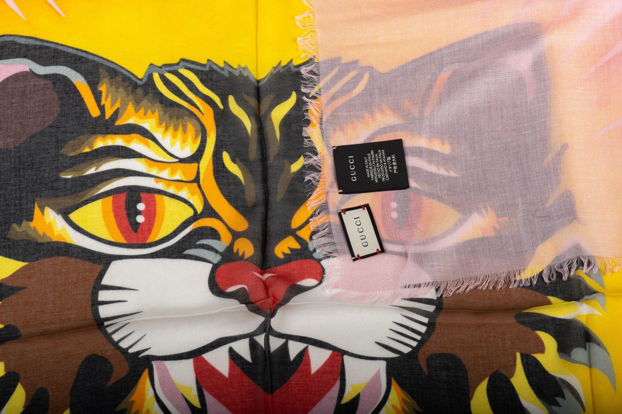 Gucci New Pink Tiger Shawl In New Condition For Sale In West Hollywood, CA