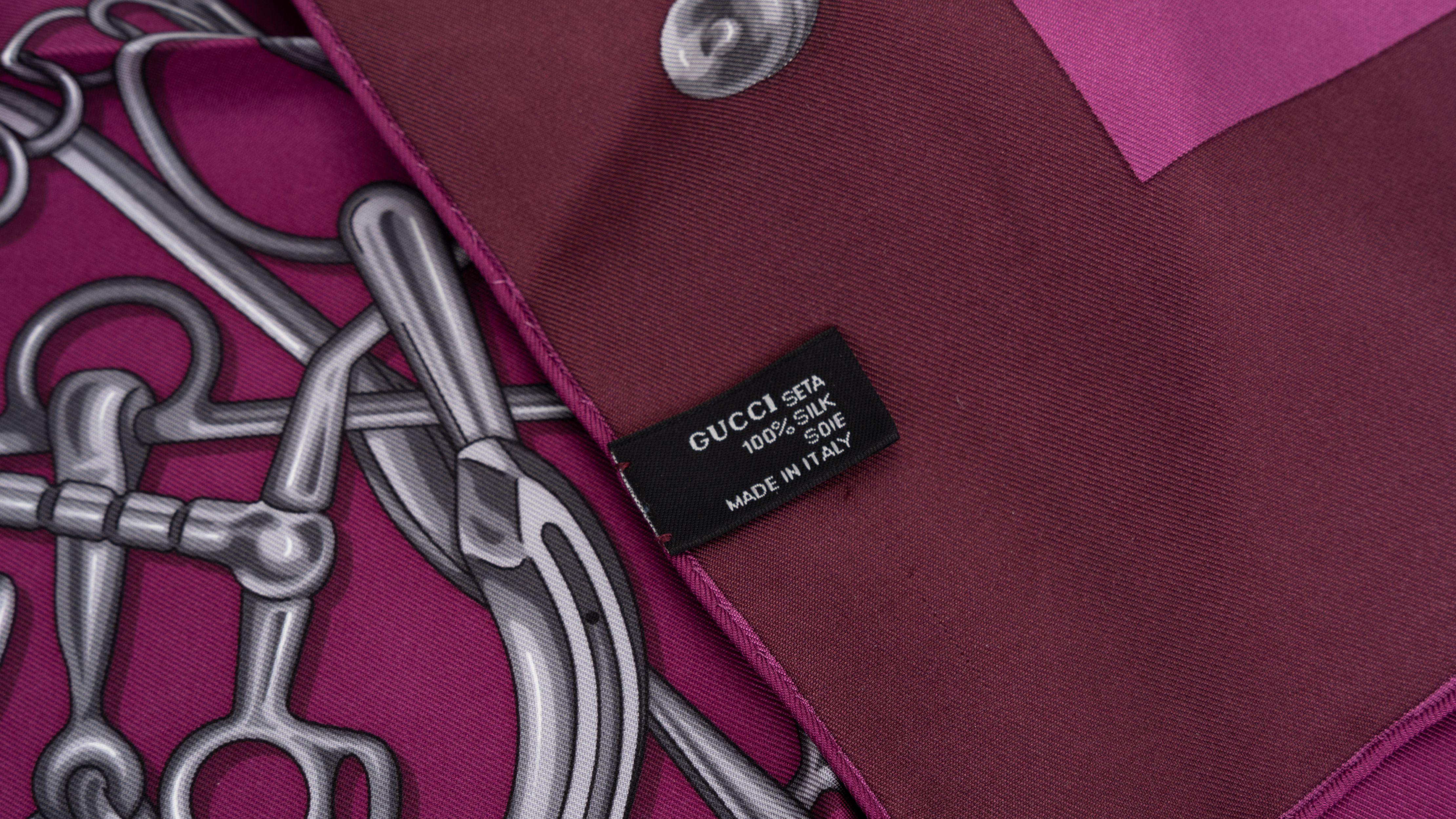 Gucci New Purple Horse Bits Seidenschal im Zustand „Neu“ im Angebot in West Hollywood, CA