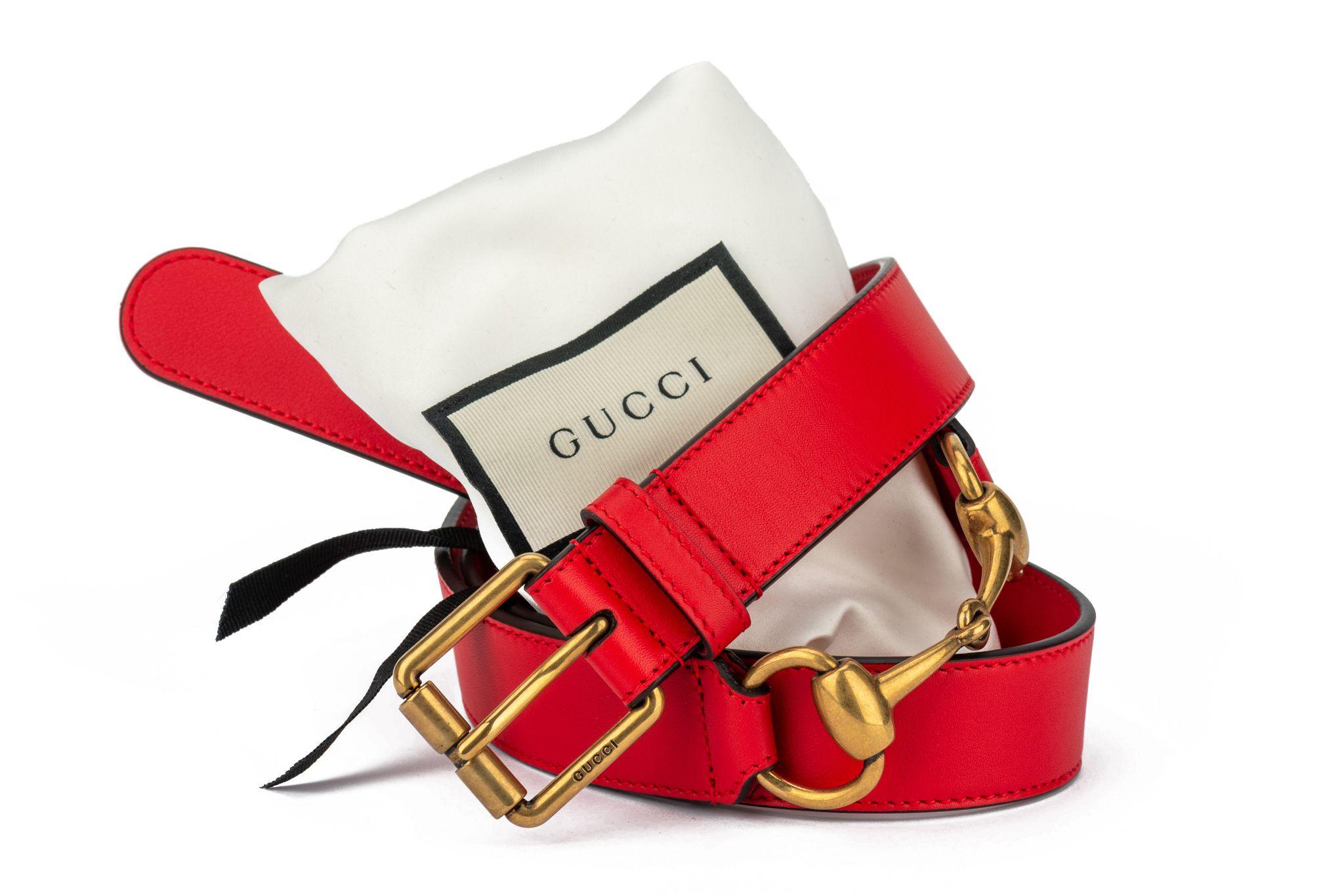 Gucci Cintura media con punta di cavallo rosso &New 100 In condizioni Nuovo in vendita a West Hollywood, CA