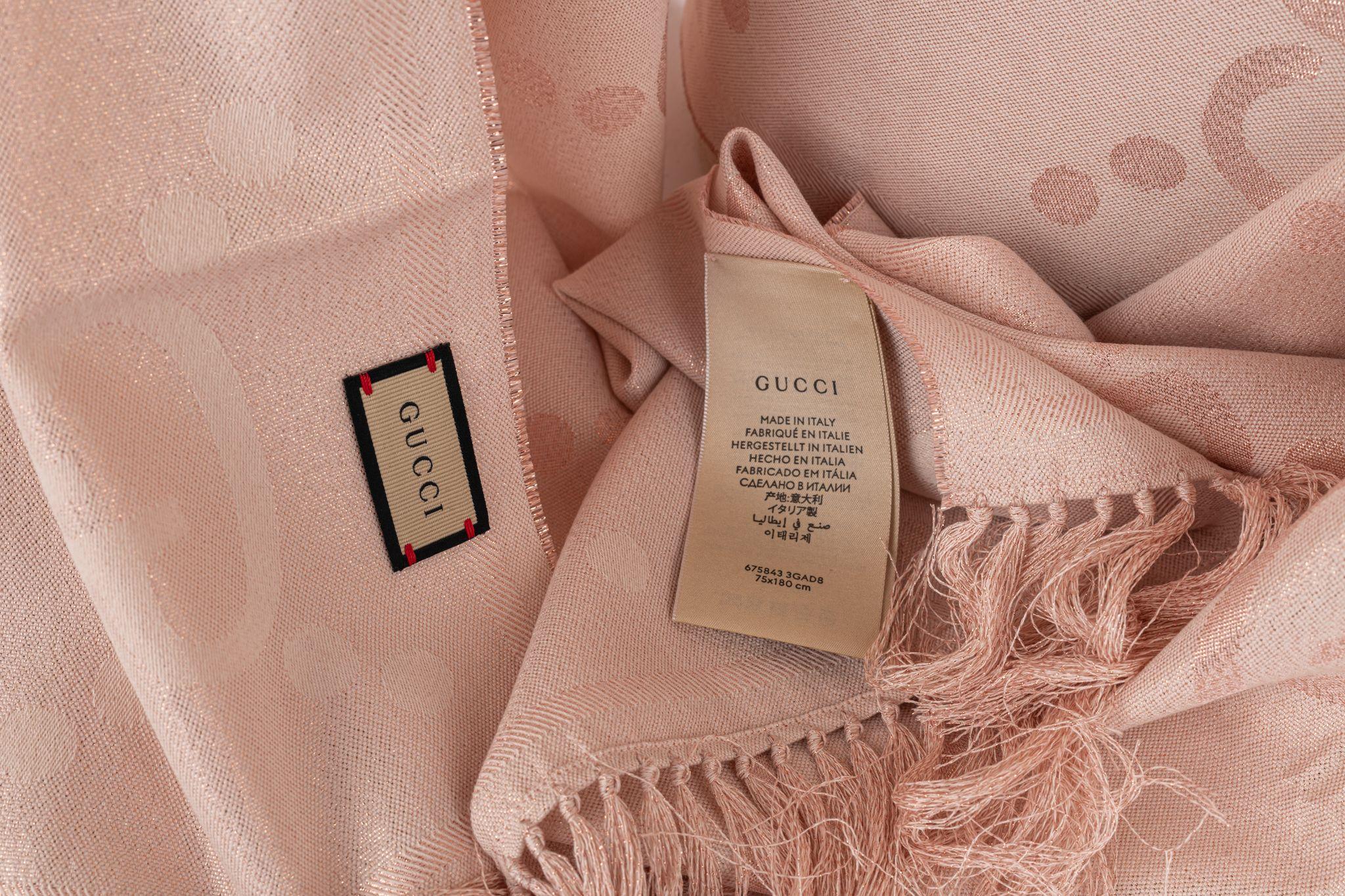 Gucci New Rosé Logo Fringe Shawl In New Condition For Sale In West Hollywood, CA