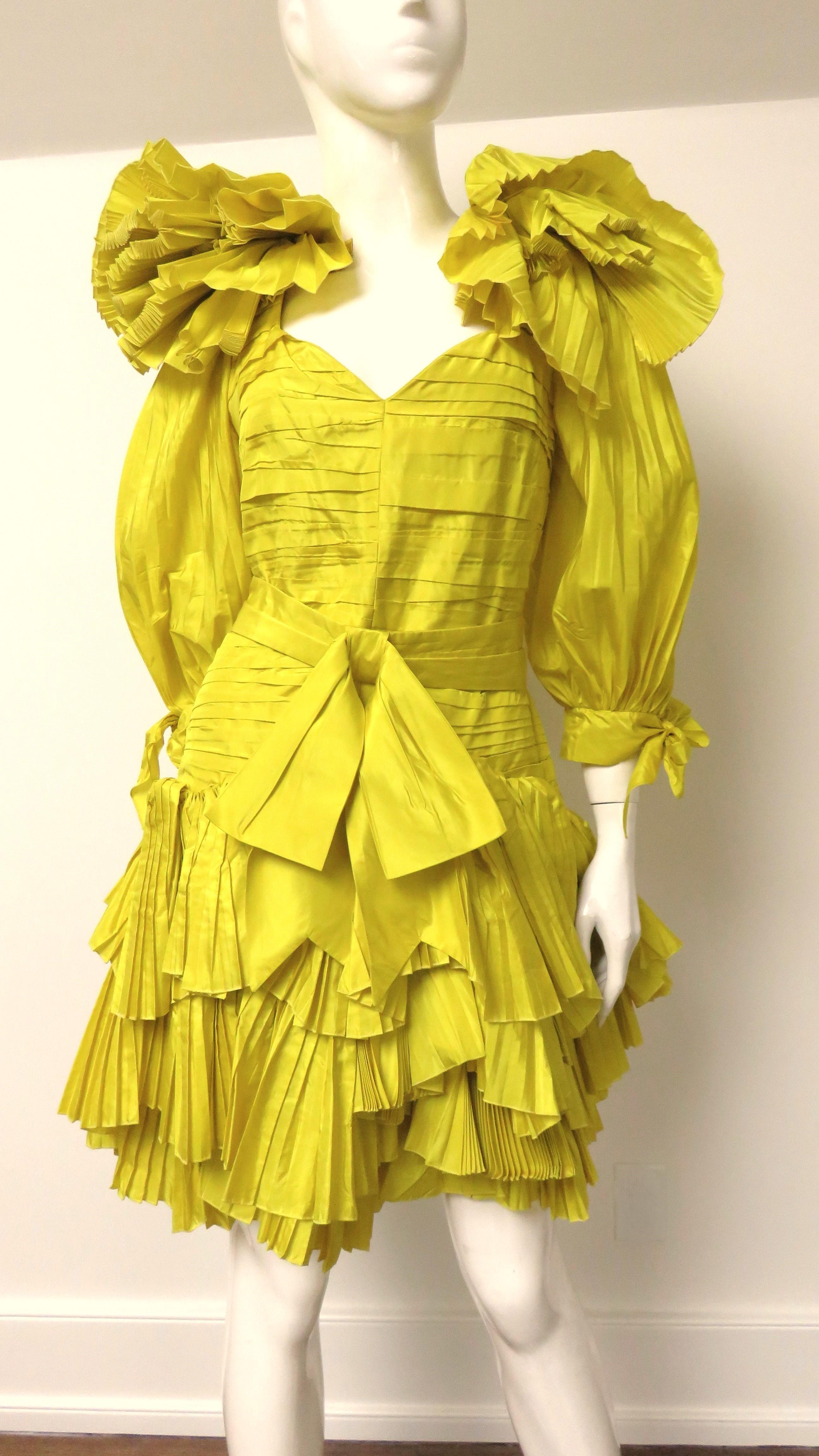 Gucci Nuevo Vestido de Seda con Volantes S/S 2018 Amarillo en venta