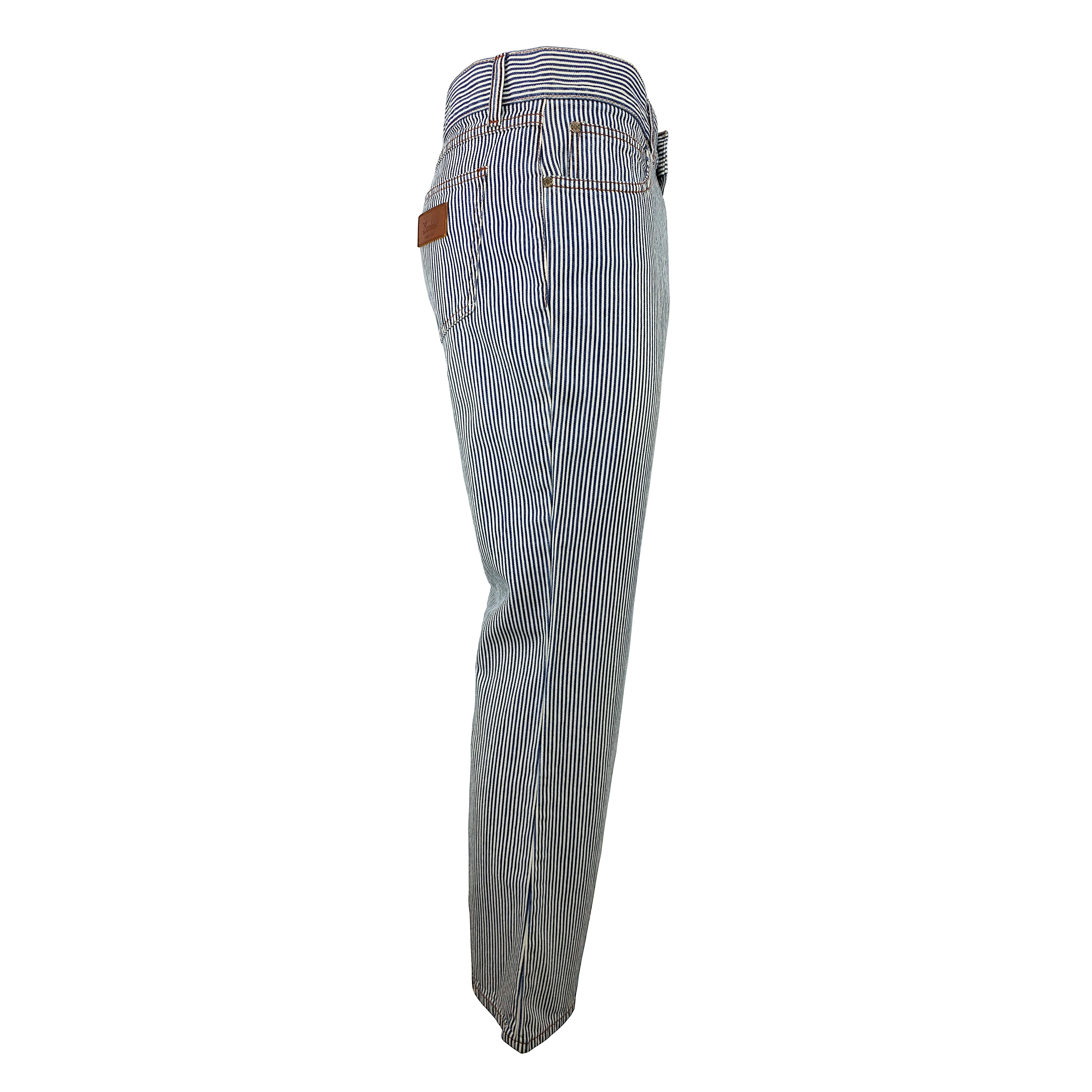 This is a rare find! A pair of brand new 5-pocket jeans style pants dating back to 2006, the year when Frida Giannini took over from Tom Ford as head of design. They are in perfect conditions featuring low waist and bell bottoms as shown in the