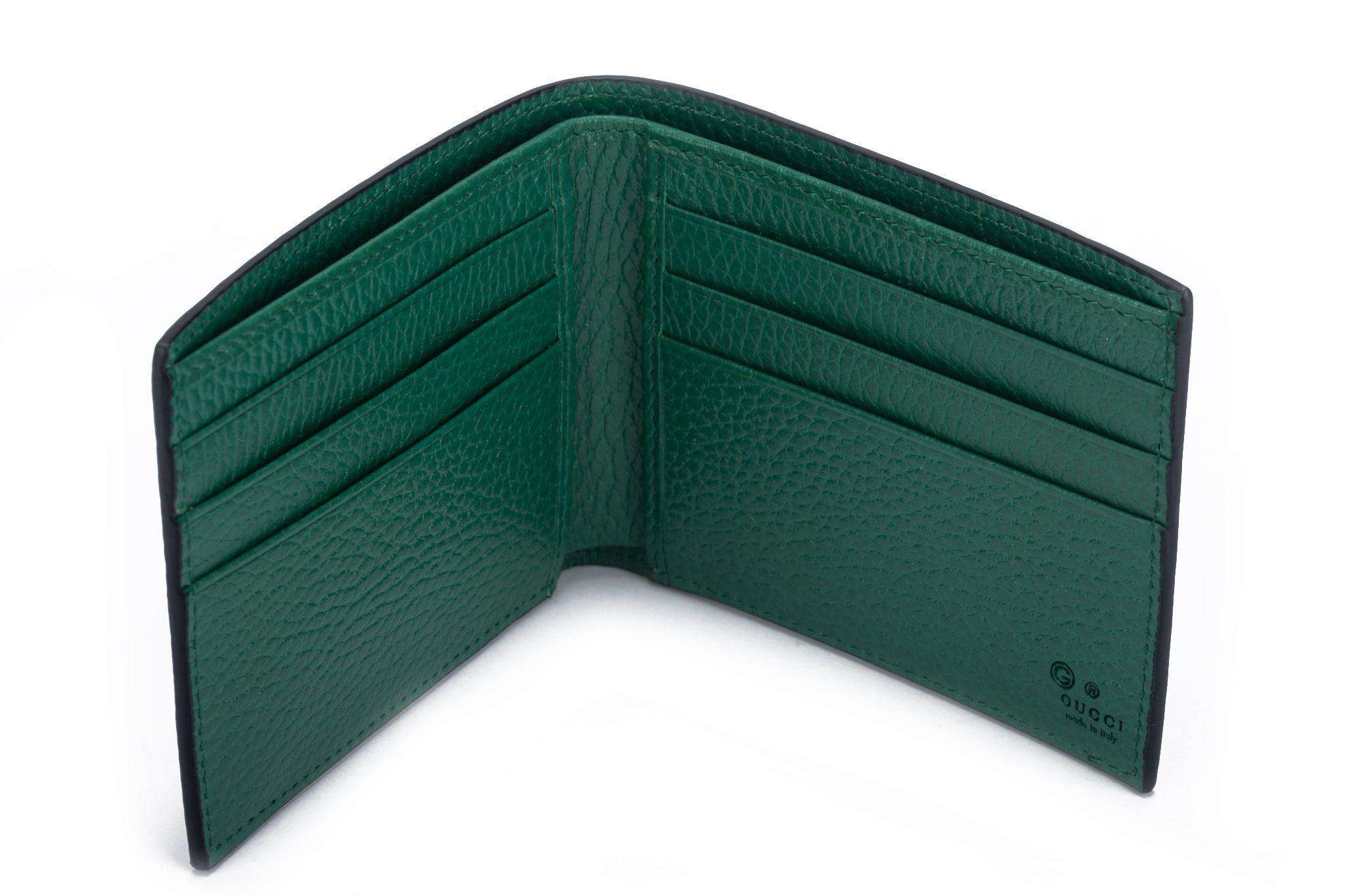 Gray Gucci NIB Black Green Bifold Wallet For Sale