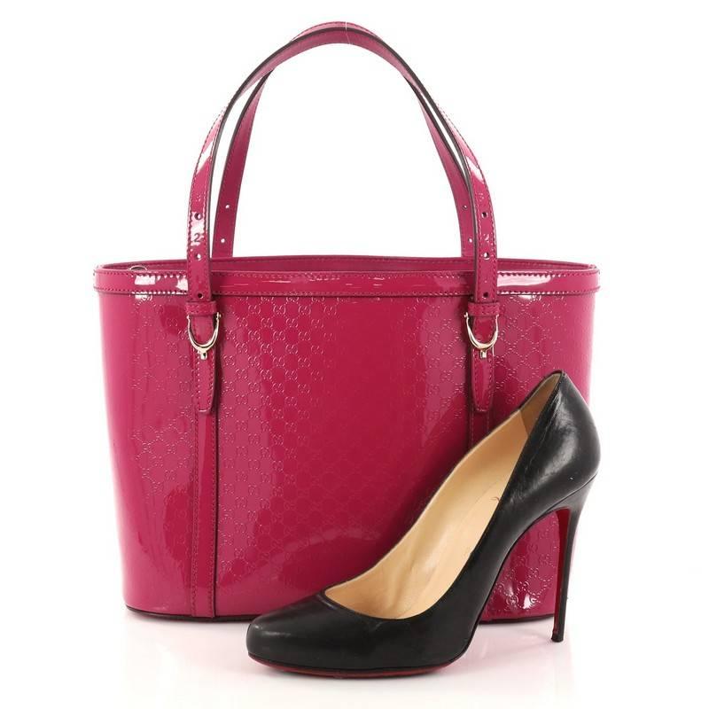This authentic Gucci Nice Tote Patent Microguccissima Leather Small is stylish in design perfect for modern fashionistas. Crafted in fuchsia patent microguccissima leather, this elegant tote from the brand's popular Nice collection features dual