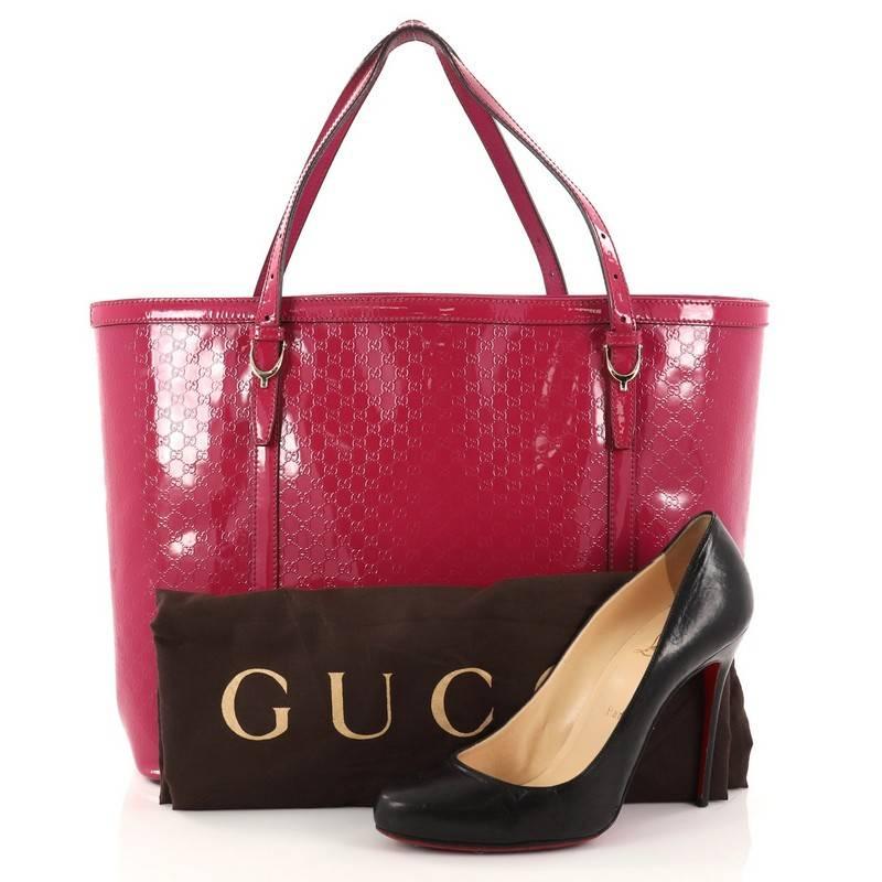 This authentic Gucci Nice Tote Patent Microguccissima Leather Small is stylish in design perfect for modern fashionistas. Crafted in magenta patent microguccissima leather, this elegant tote from the brand's Nice collection features dual adjustable