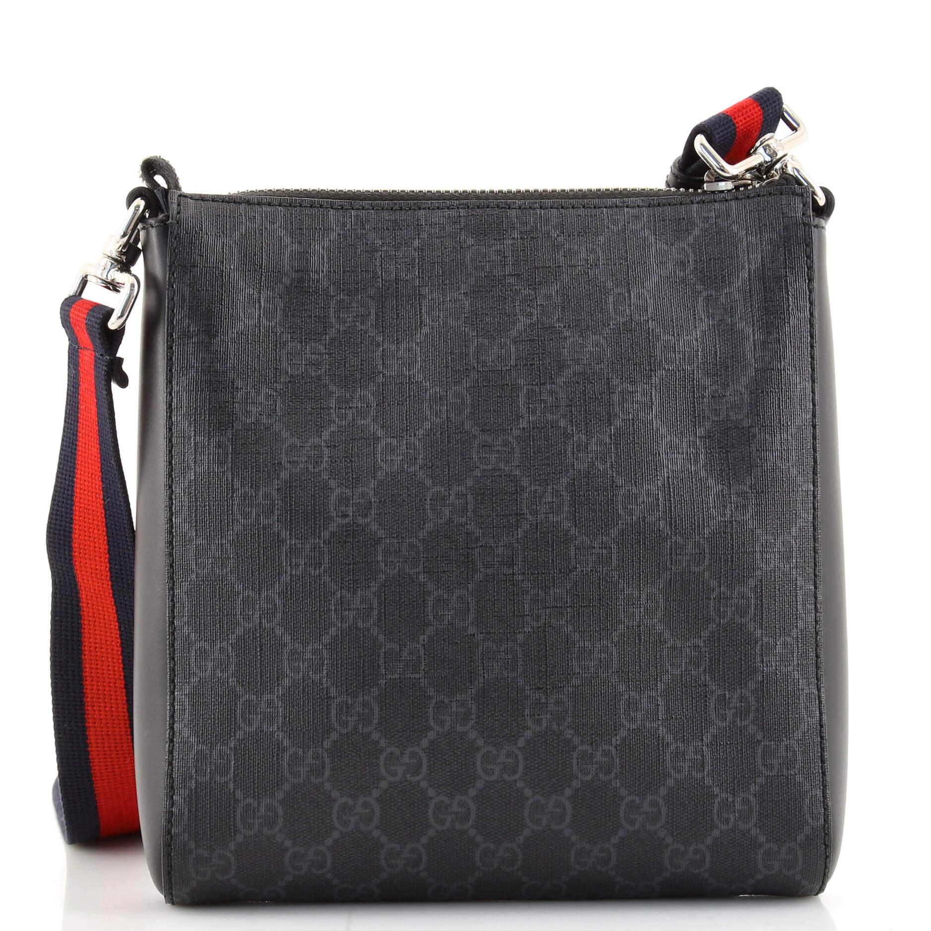 Gucci Night Courrier Zip Messenger GG en toile enduite avec applique Petit sur 1stDibs sacoche gucci night courrier