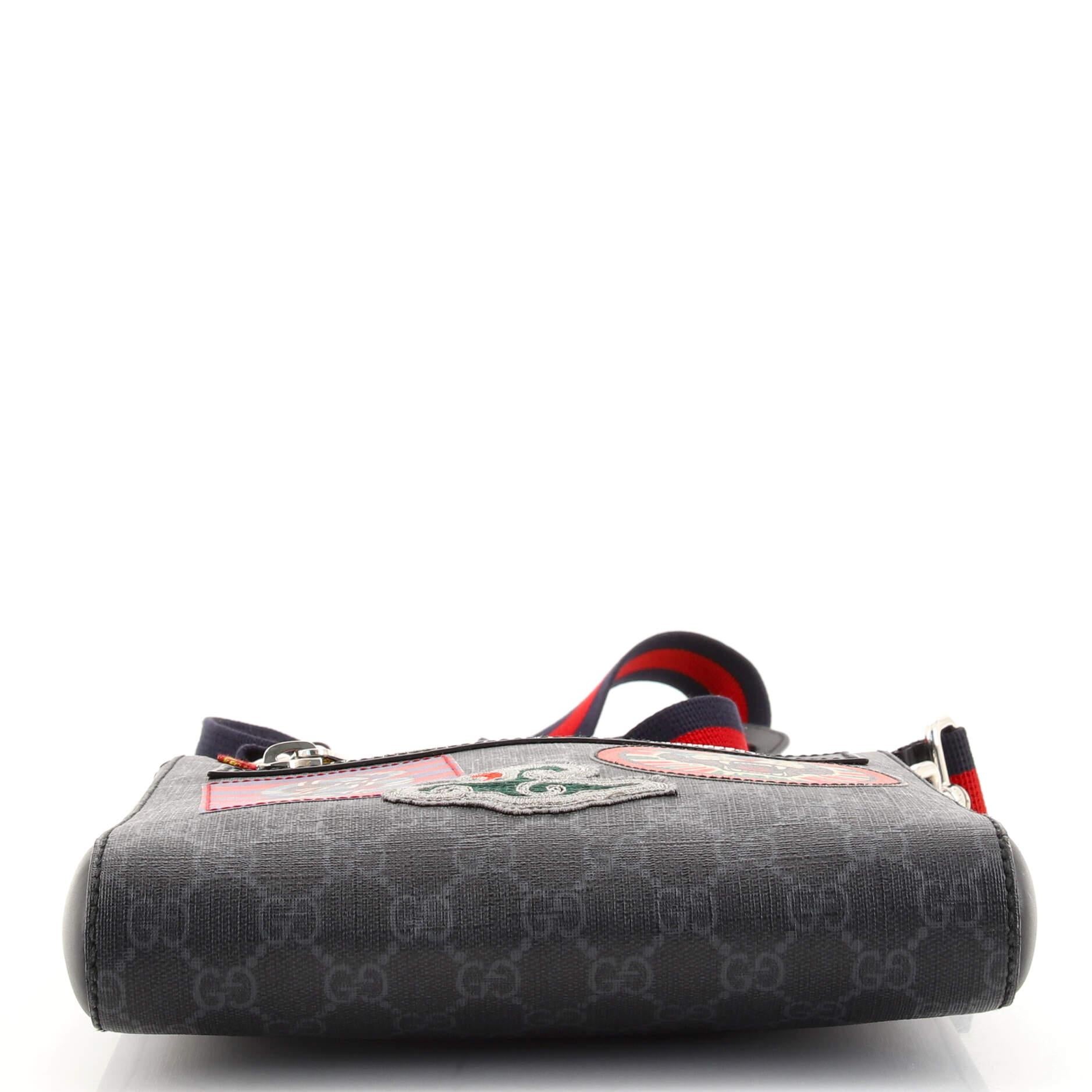 Noir Gucci Night Courrier Zip Messenger GG en toile enduite avec applique Petit