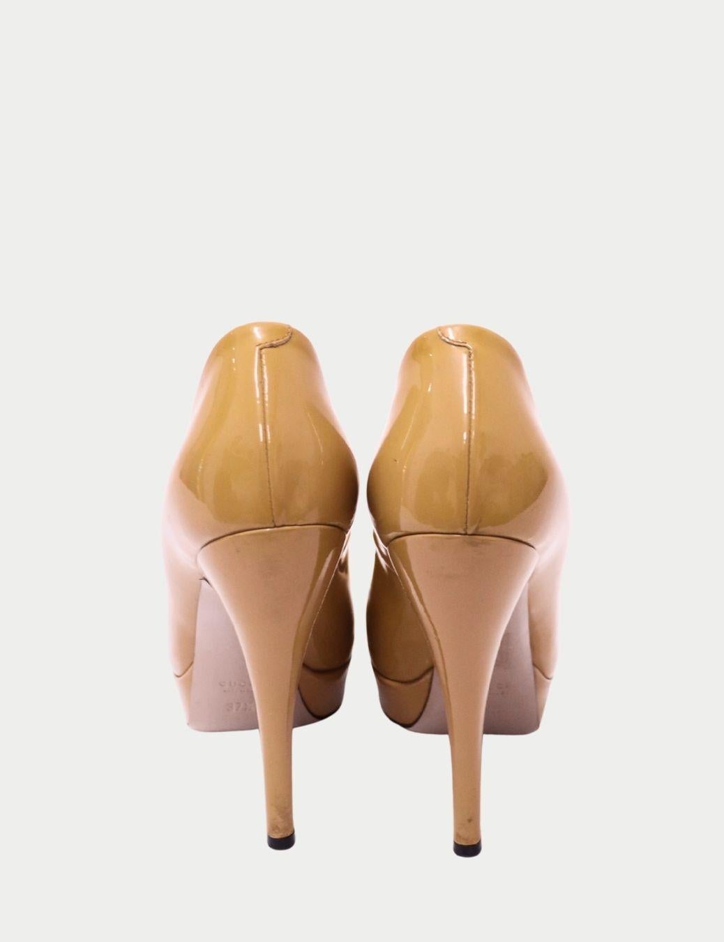 Marrone Gucci Pumps con plateau in vernice nuda - EU 37.5 in vendita