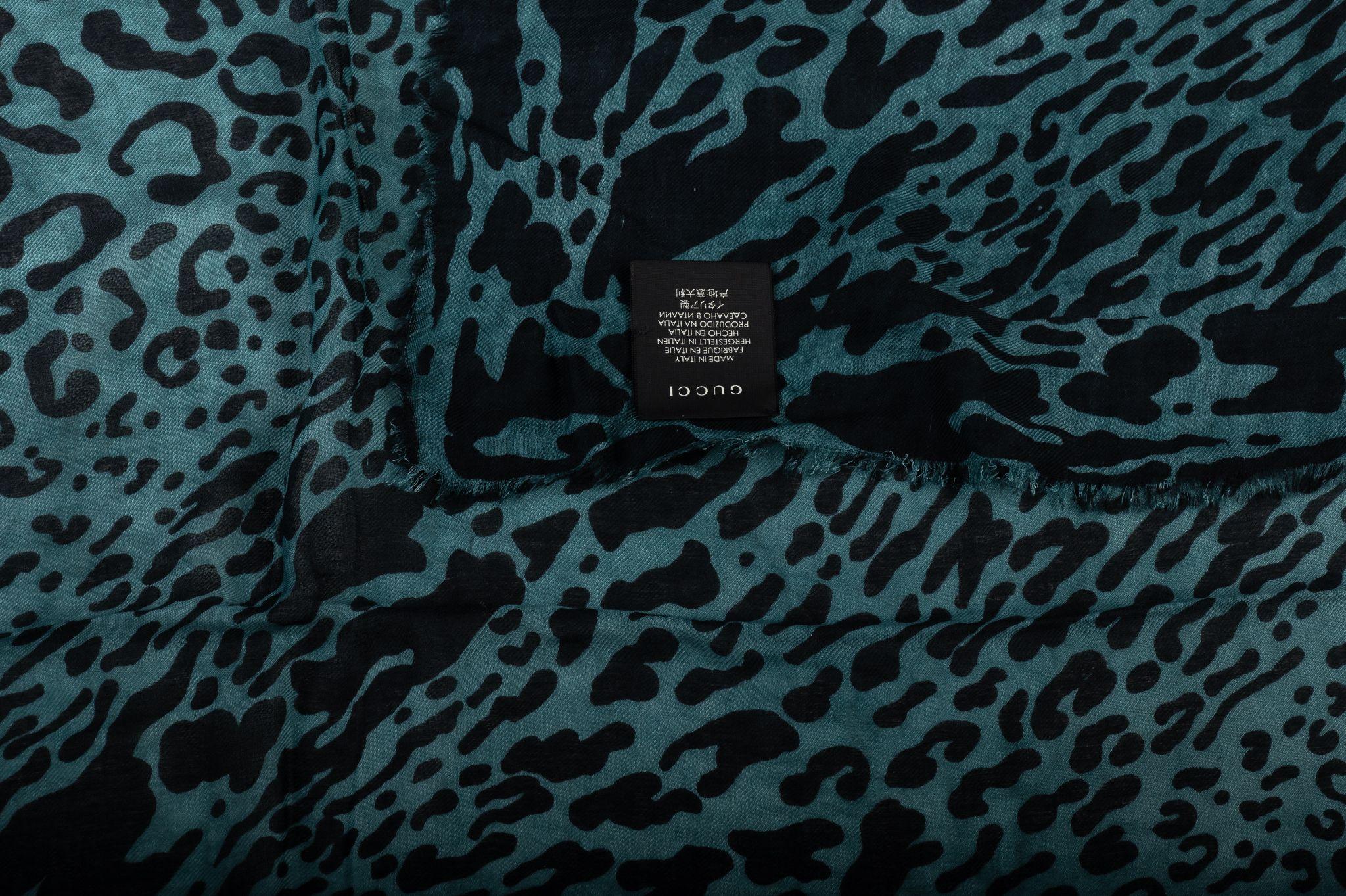Women's Gucci NWT Teal Black Cheetah Print Shawl For Sale