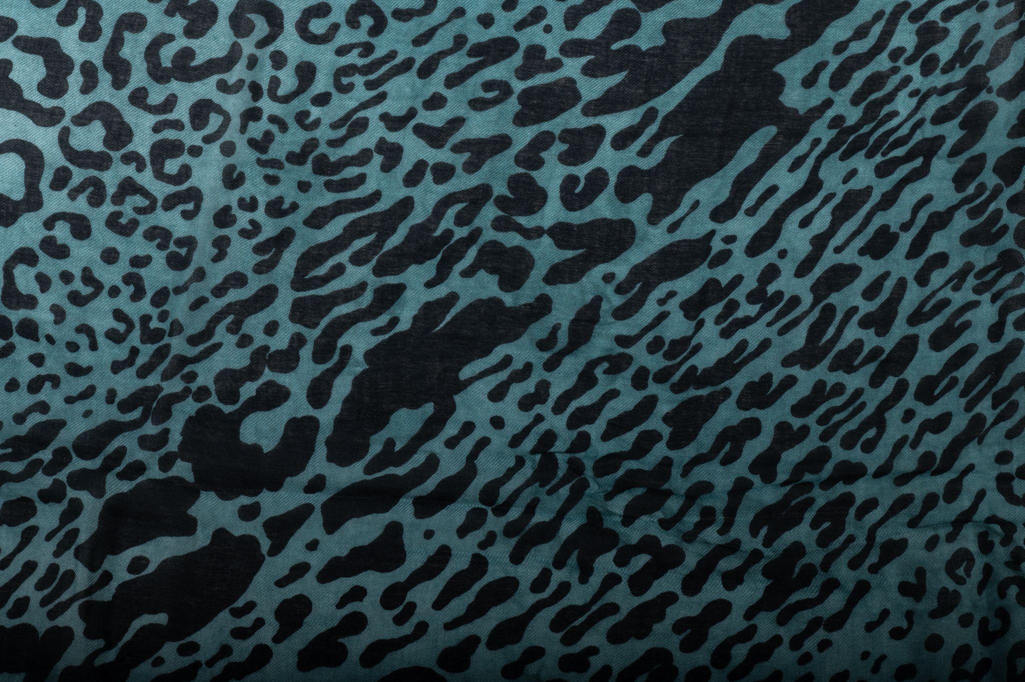 Gucci NWT Teal Black Cheetah Print Shawl For Sale 1