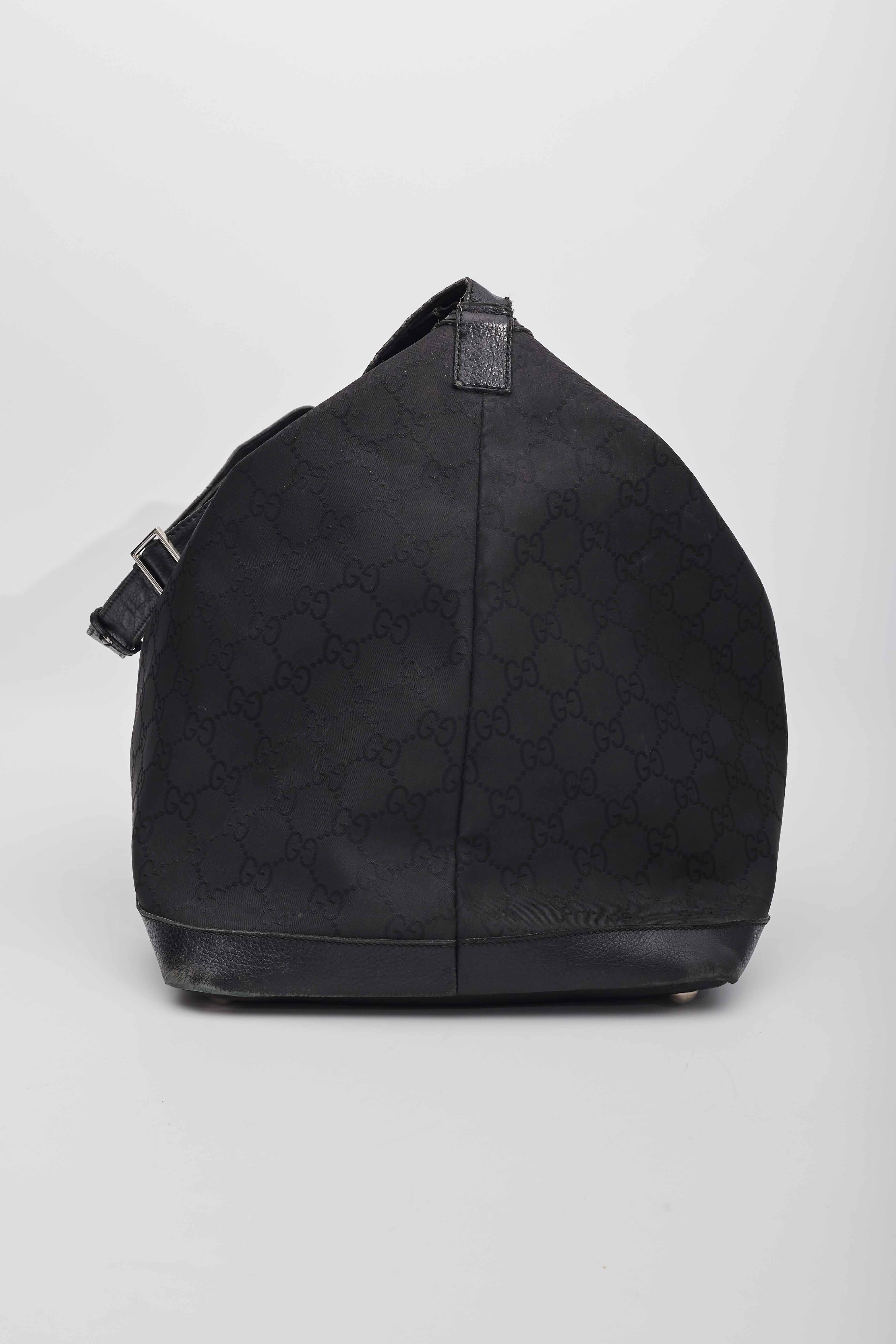 Gucci Nylon Black Monogram Hobo 48hr Travel Bag Large  In Good Condition For Sale In Montreal, Quebec
