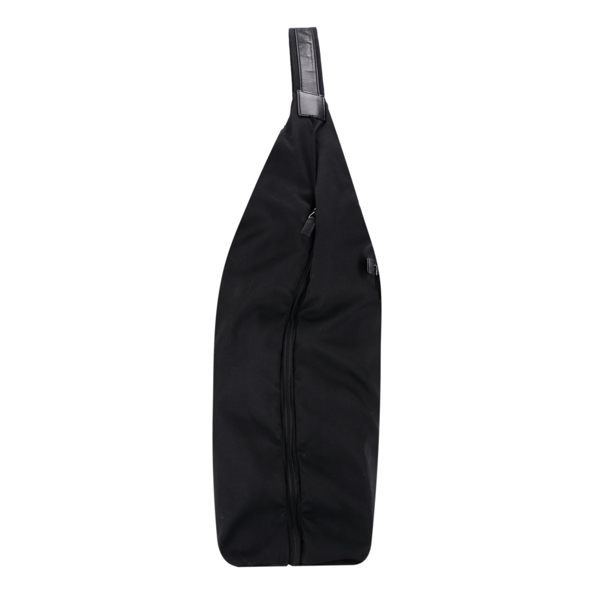 Gucci Nylon Soft Garment Luggage Bag In Good Condition For Sale In London, GB