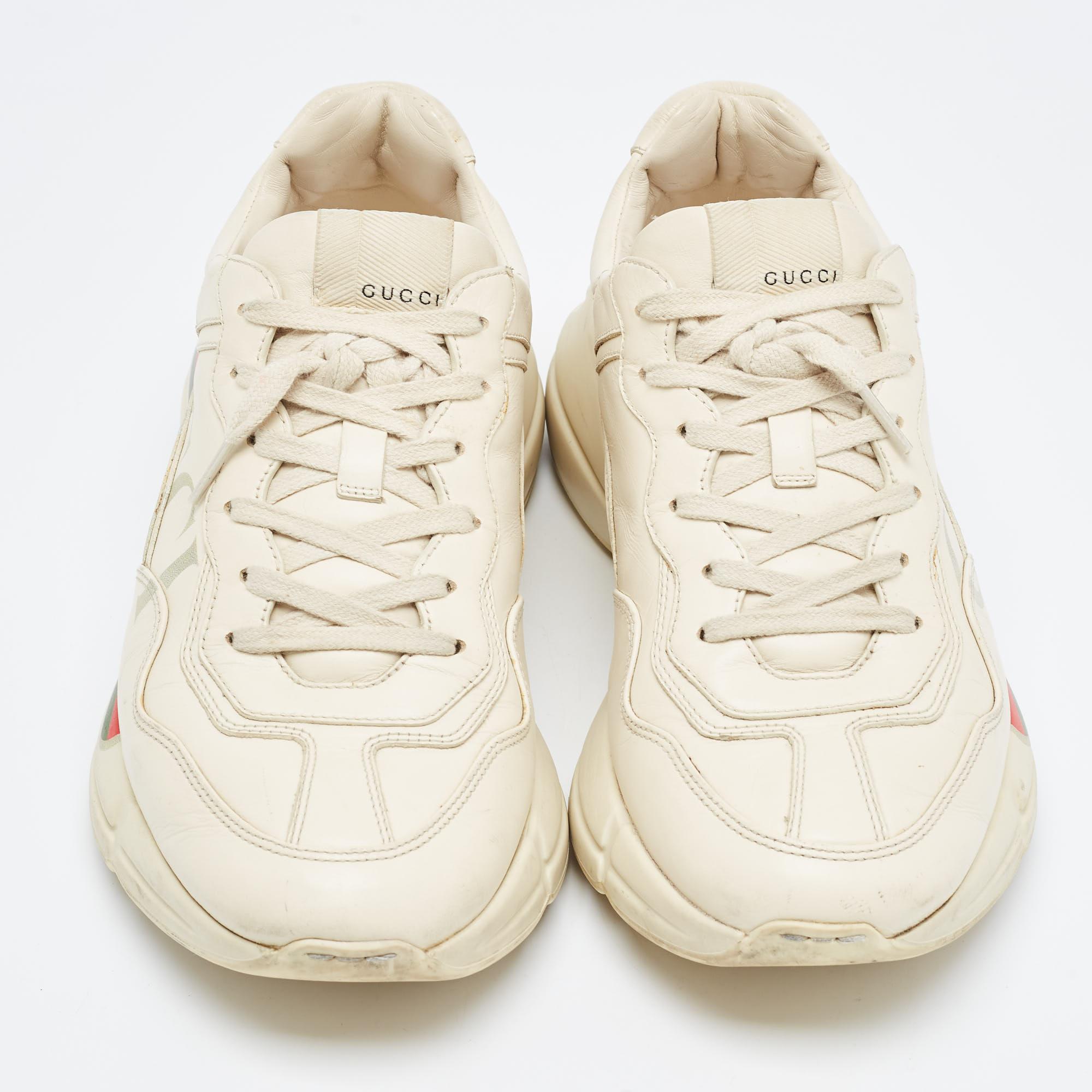Give your outfit a luxe update with this pair of Gucci sneakers. The shoes are sewn perfectly to help you make a statement in them for a long time.

