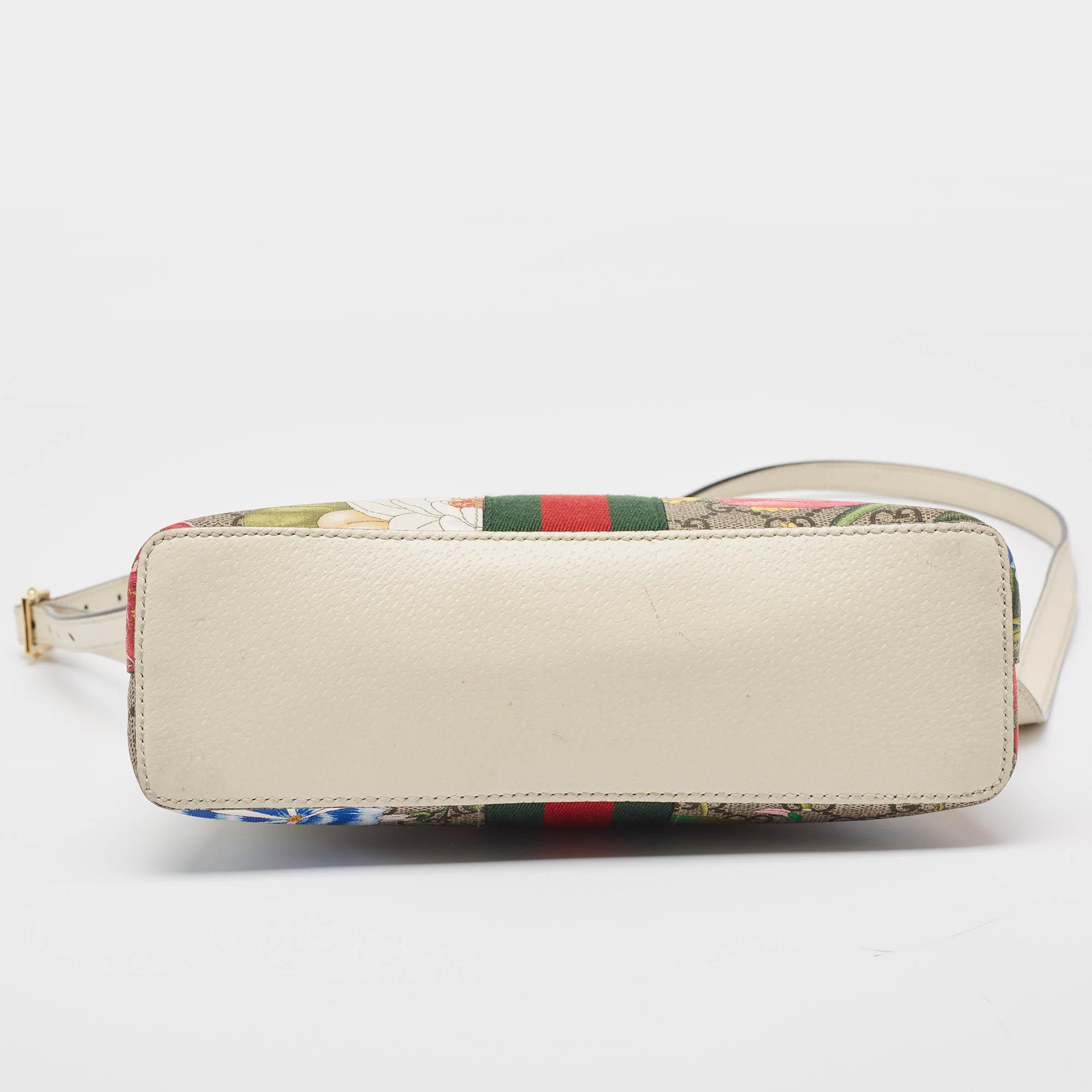 Gucci Off-White/Beige GG Supreme Canvas Small Floral Ophidia Shoulder Bag en vente 1