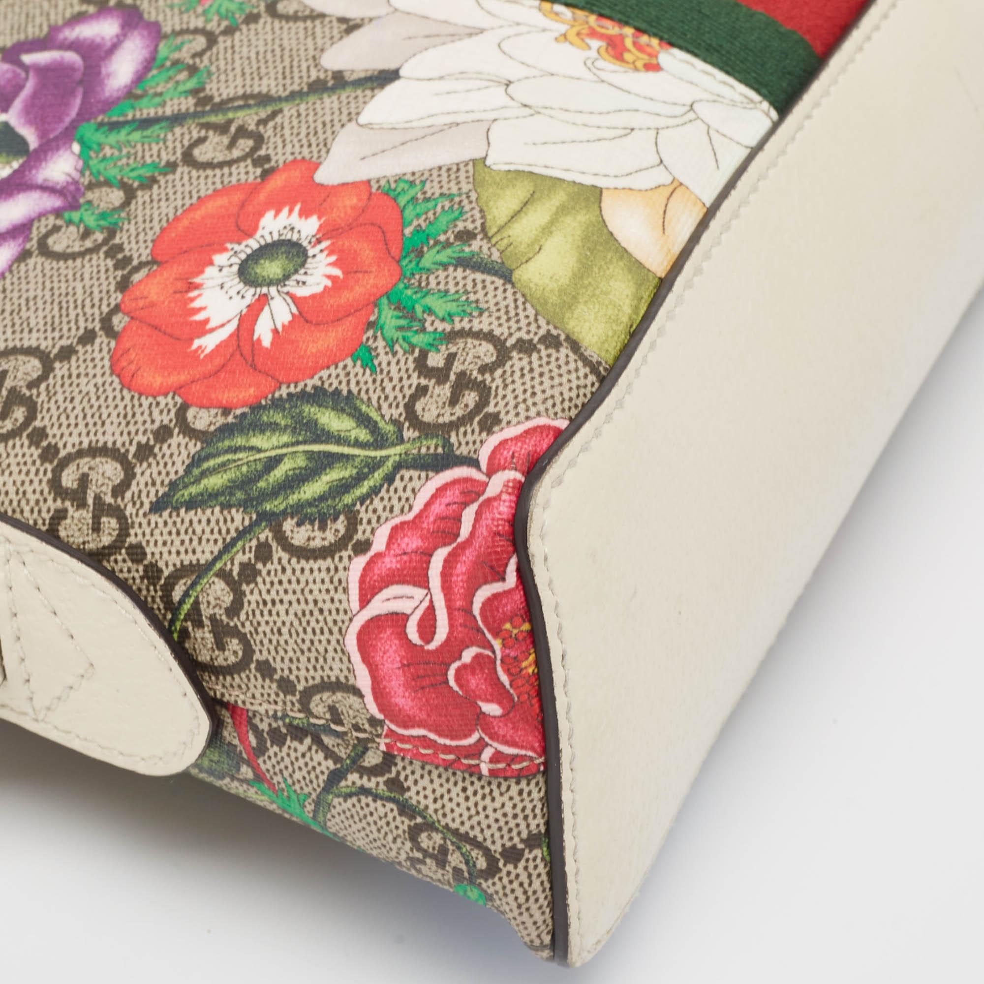 Gucci Off-White/Beige GG Supreme Canvas Small Floral Ophidia Shoulder Bag en vente 3