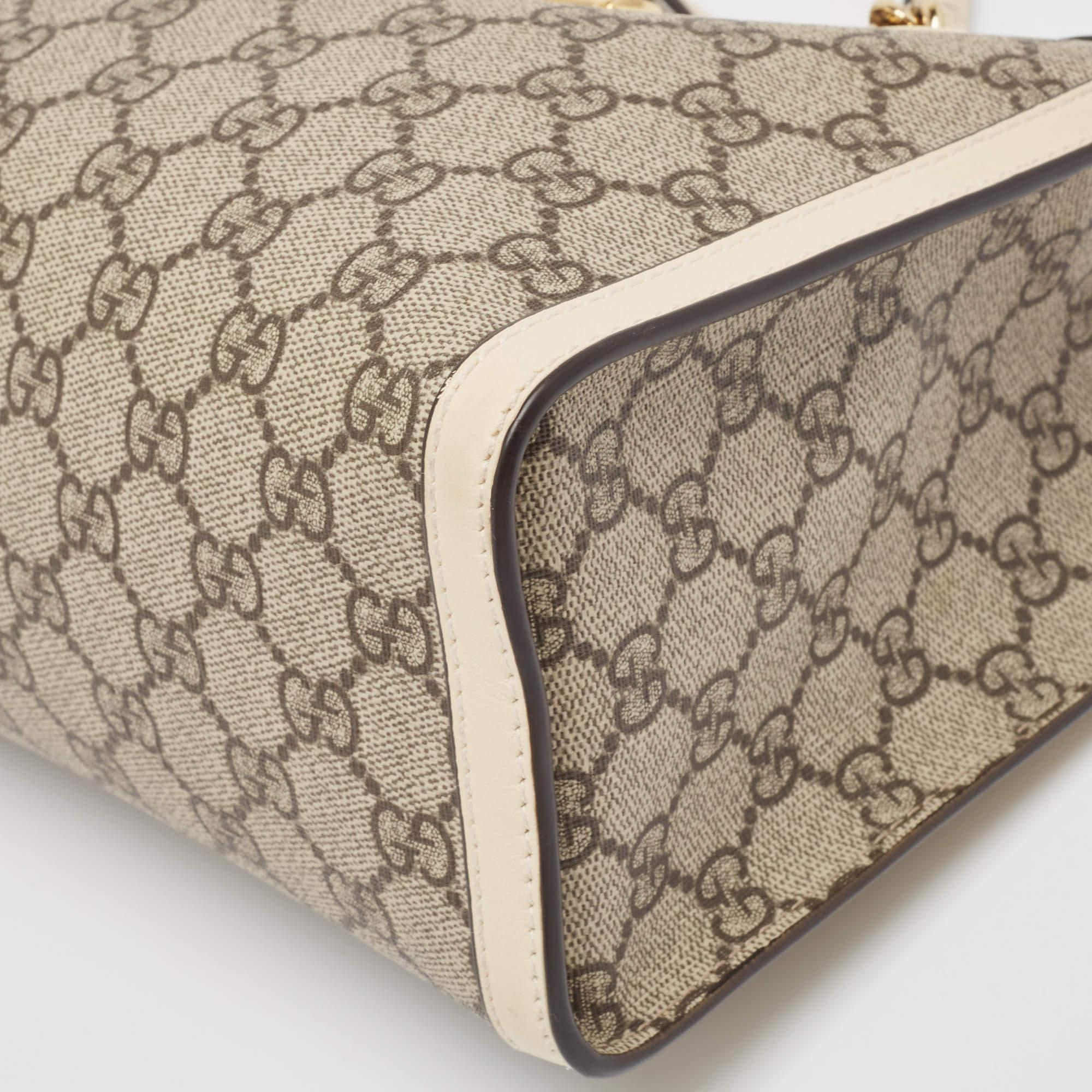 Gucci Off White/Beige GG Supreme Canvas Small Padlock Shoulder Bag In Good Condition In Dubai, Al Qouz 2
