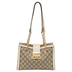 Gucci Bolso de hombro pequeño con candado de lona GG Supreme en blanco roto/beige