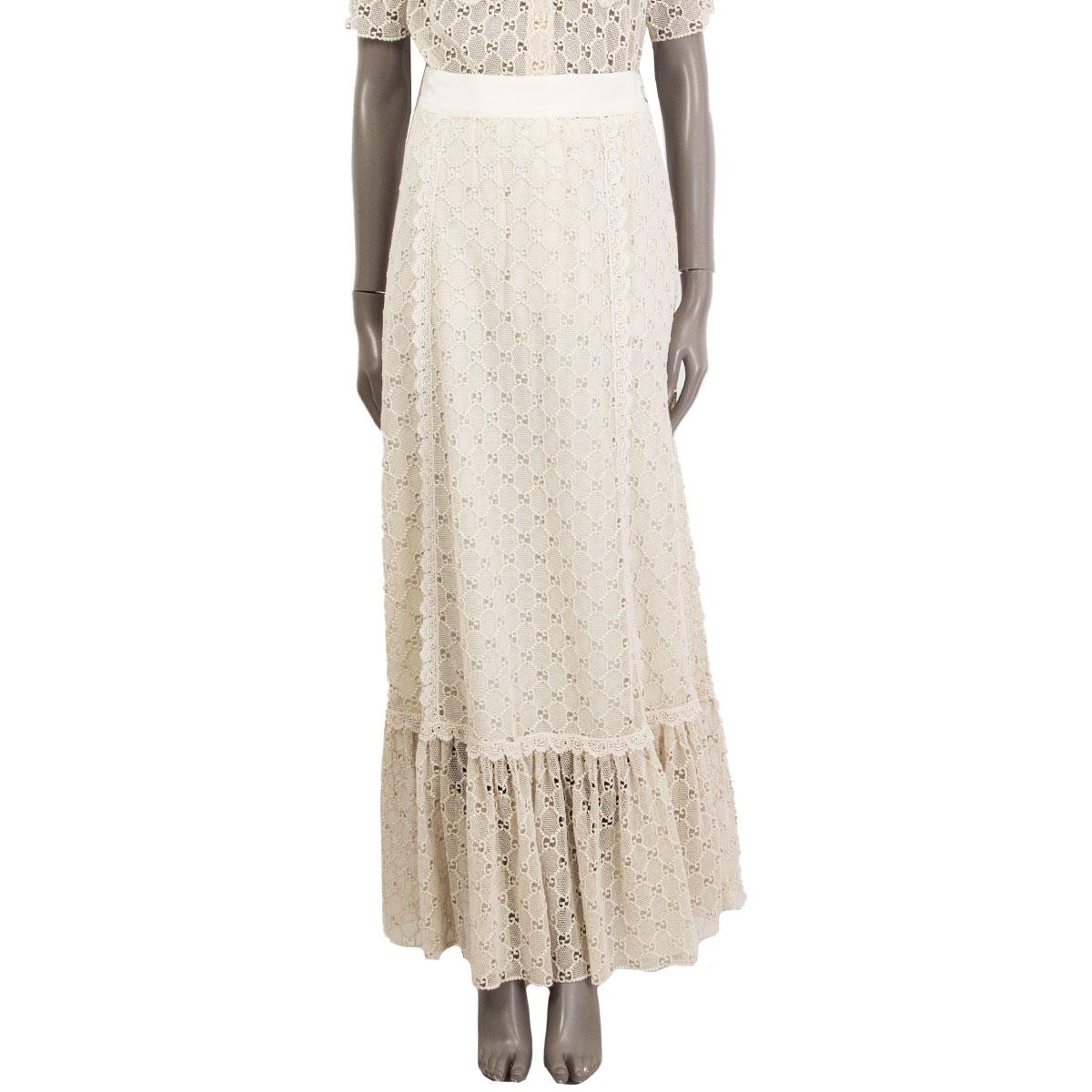 100% authentic Gucci GG macrame maxi skirt in off-white cotton (77%) and polyester (23%) (please note the content tag has been removed). Ribbon waist-band. Opens with a zipper in the back. Detachable lining in off-white silk. Has been worn and is in