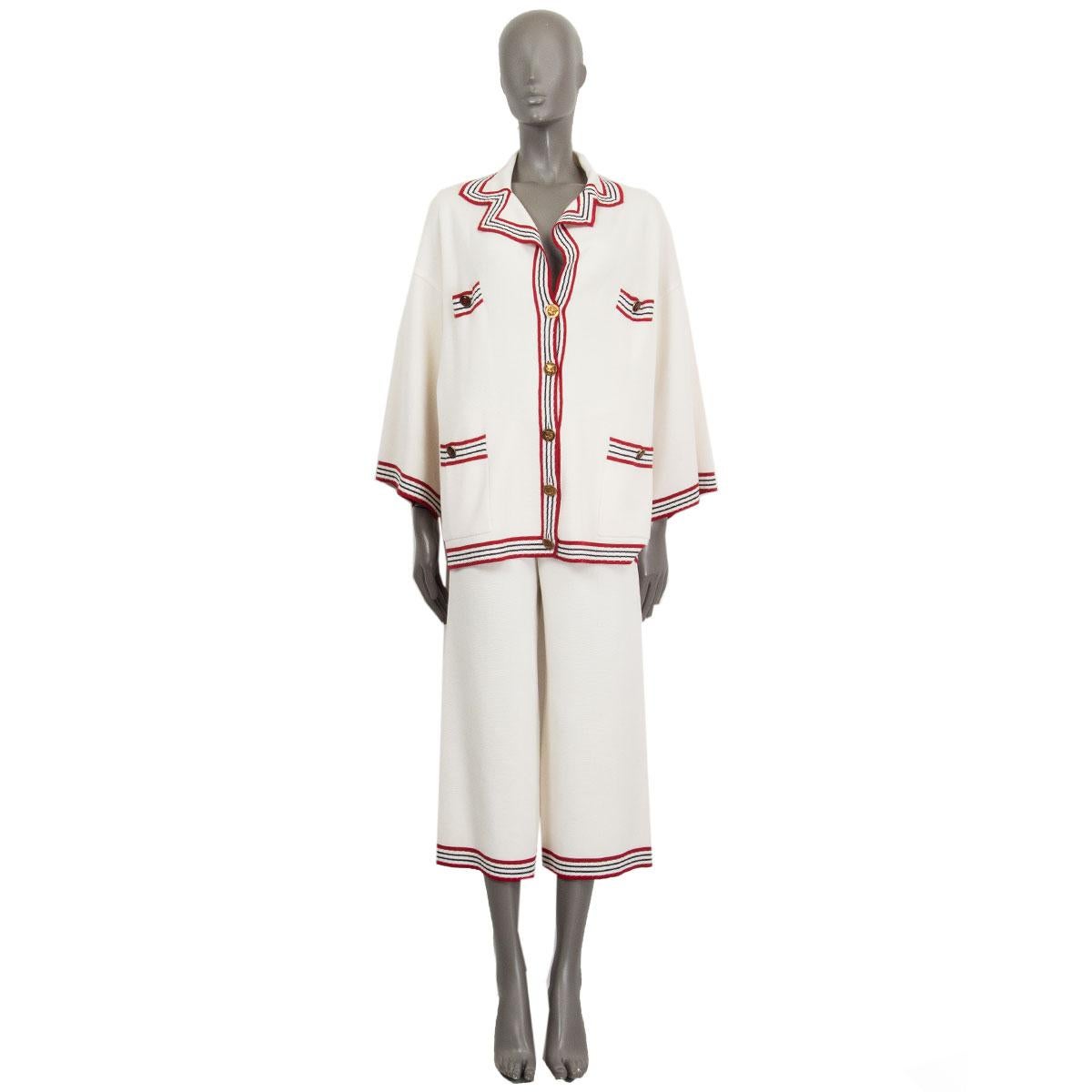 100% authentic Gucci pre-fall 2018 oversized cardigan in cream, red and midnight bllue silk (59%) and cotton (41%). With a striped hemline, dropped shoulder, two ticket pockets, two patch pockets and round gold, midnight blue and red GG buttons.