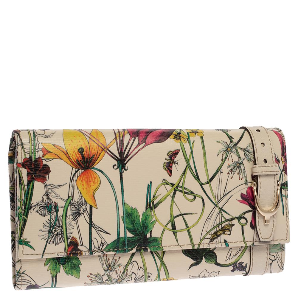 Designed to assist you, this off-white Gucci wallet comes crafted from leather and styled with a front flap and floral prints all over. It has multiple slots and a zip pocket for your cash and cards.

