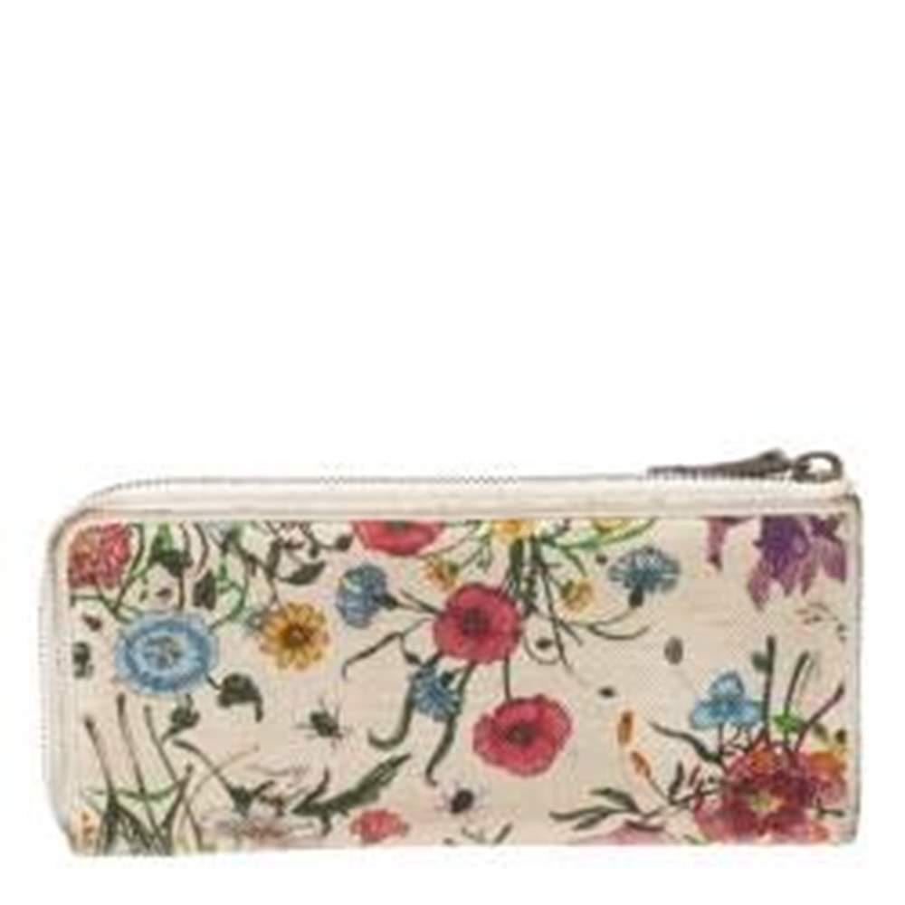 Designed to assist you, this off-white Gucci wallet comes crafted from canvas and styled with a three-way zipper and floral prints all over. It has multiple slots and a zip pocket for your cash and cards.

