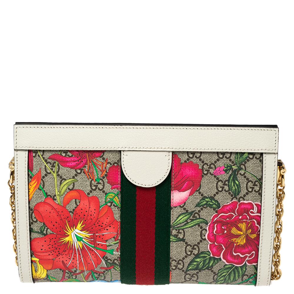 Gucci's Ophidia bag has an appealing design and functional quality. Constructed using GG Supreme canvas and leather, the bag is enhanced with Floral prints, Web trim, and the GG logo. It has a suede interior and a chainlink strap.

Includes: