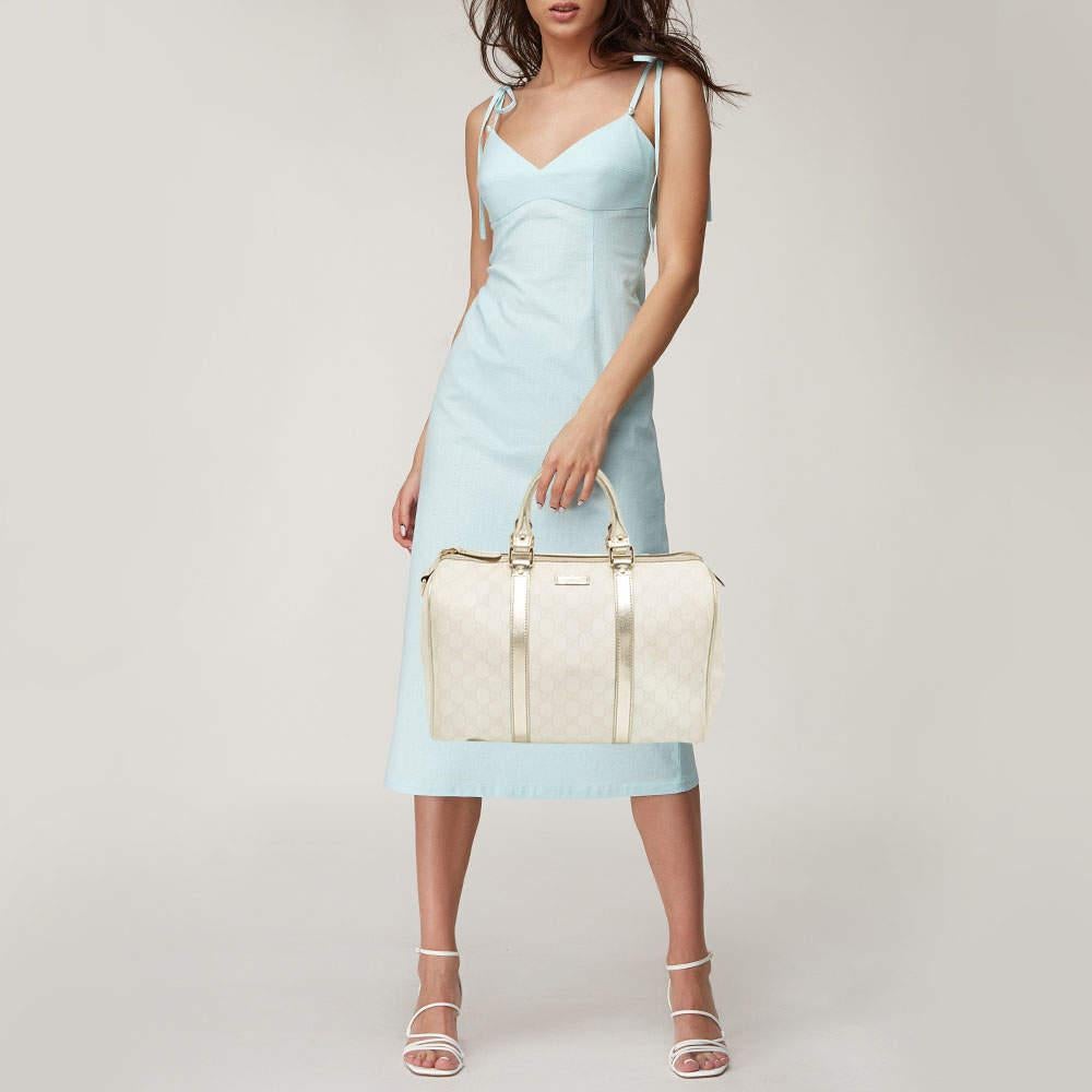 Perfect for conveniently housing your essentials in one place, this Gucci Joy Boston bag is a worthy investment. It has notable details and offers a look of luxury.