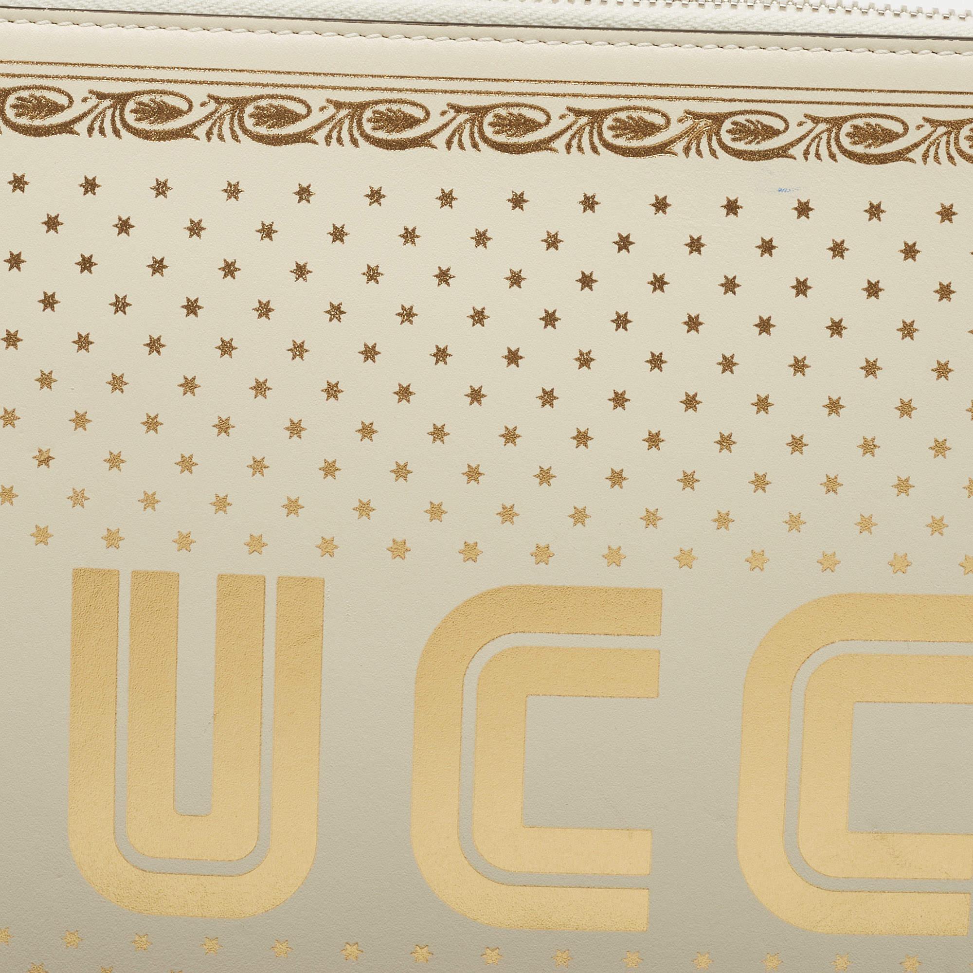 Women's Gucci Off White/Gold Leather Guccy Zip Wristlet Pouch For Sale