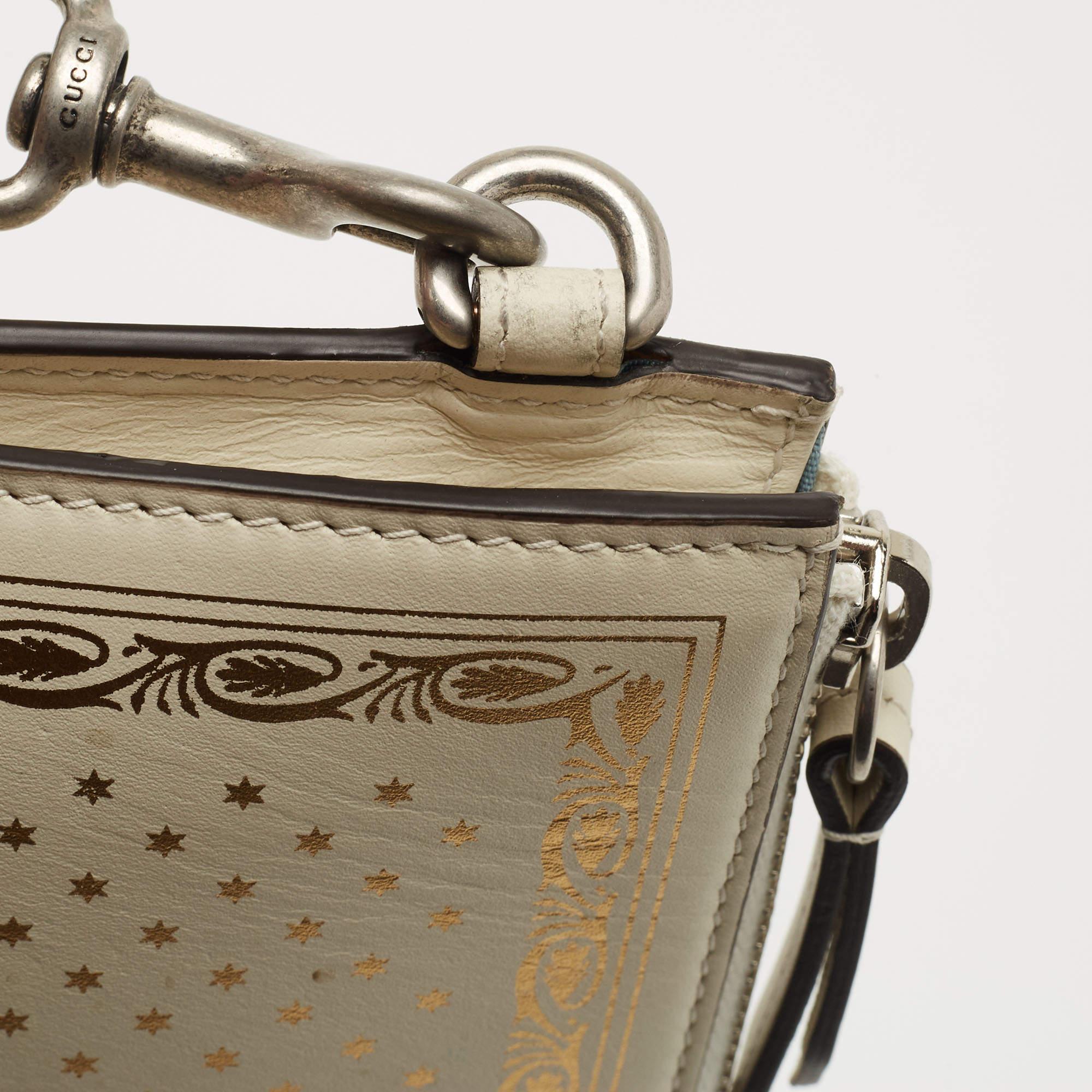 Gucci Off White/Gold Leather Guccy Zip Wristlet Pouch For Sale 2