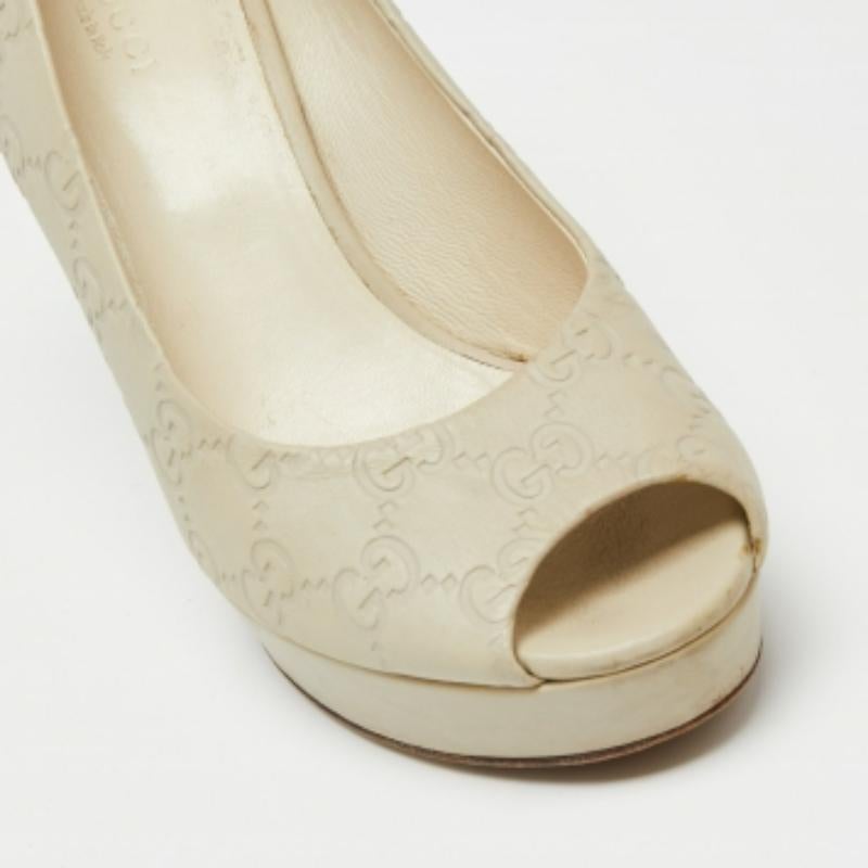 Blanc Gucci Off White Guccissima Leather Peep Toe Platform Pumps Size 37.5 en vente