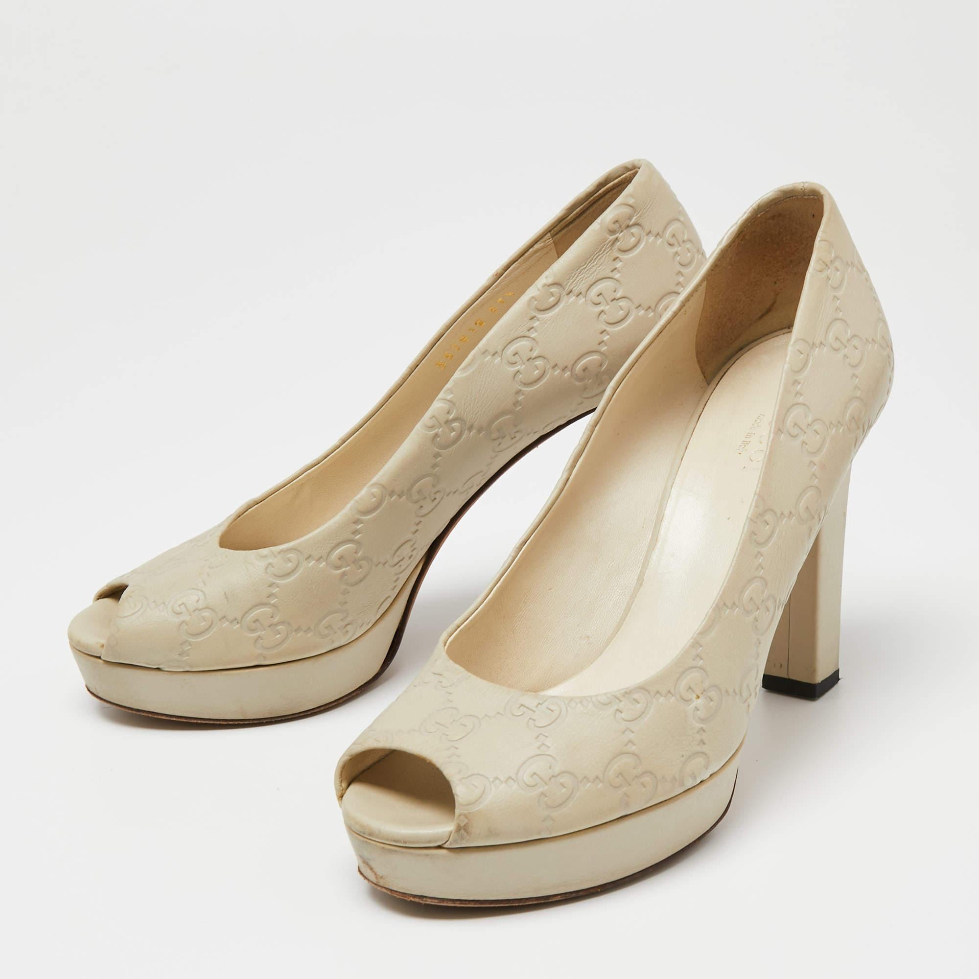 Women's Gucci Off White Guccissima Leather Peep Toe Platform Pumps Size 37.5 For Sale