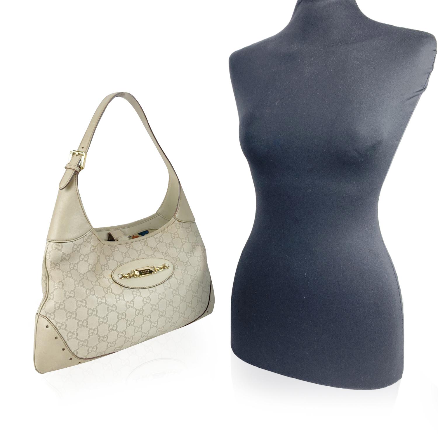 Gucci 'Jackie o Bouvier Punch' hobo bag. Crafted from off-white Guccissima leather. Light gold Gucci logo plate on the front. Single leather shoulder strap. Strap closure internally. Horsebit canvas lining. 1 interior zip pocket. GUCCI - Made in