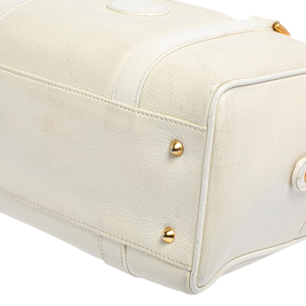 Gucci Off White Leder GG geprägte Boston Tasche 4
