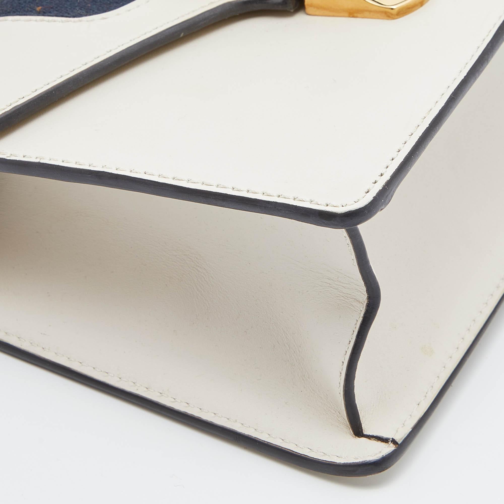 Gucci Mini Web Sylvie Top Handle Bag aus cremefarbenem Leder im Angebot 8