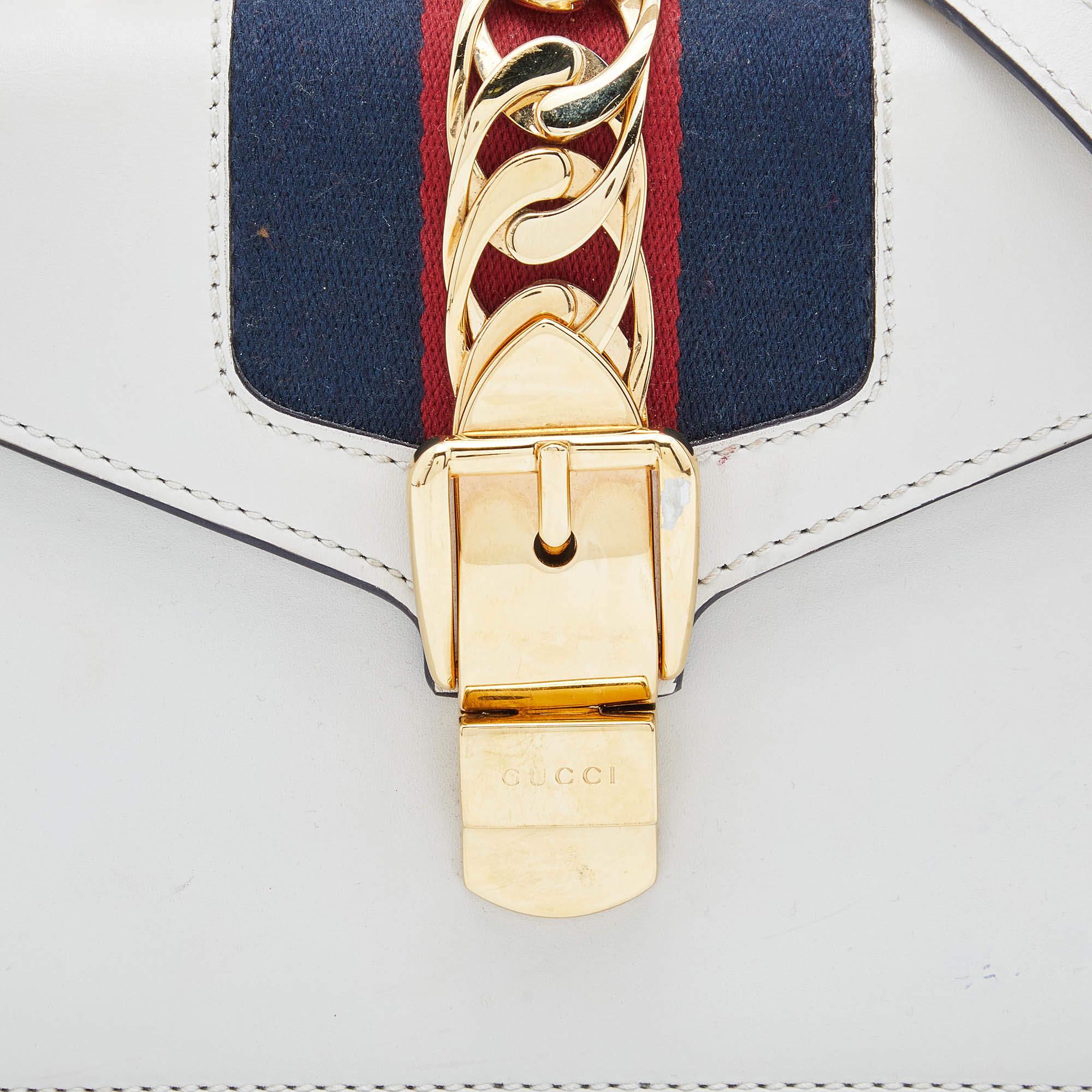 Gucci Mini Web Sylvie Top Handle Bag aus cremefarbenem Leder im Angebot 3