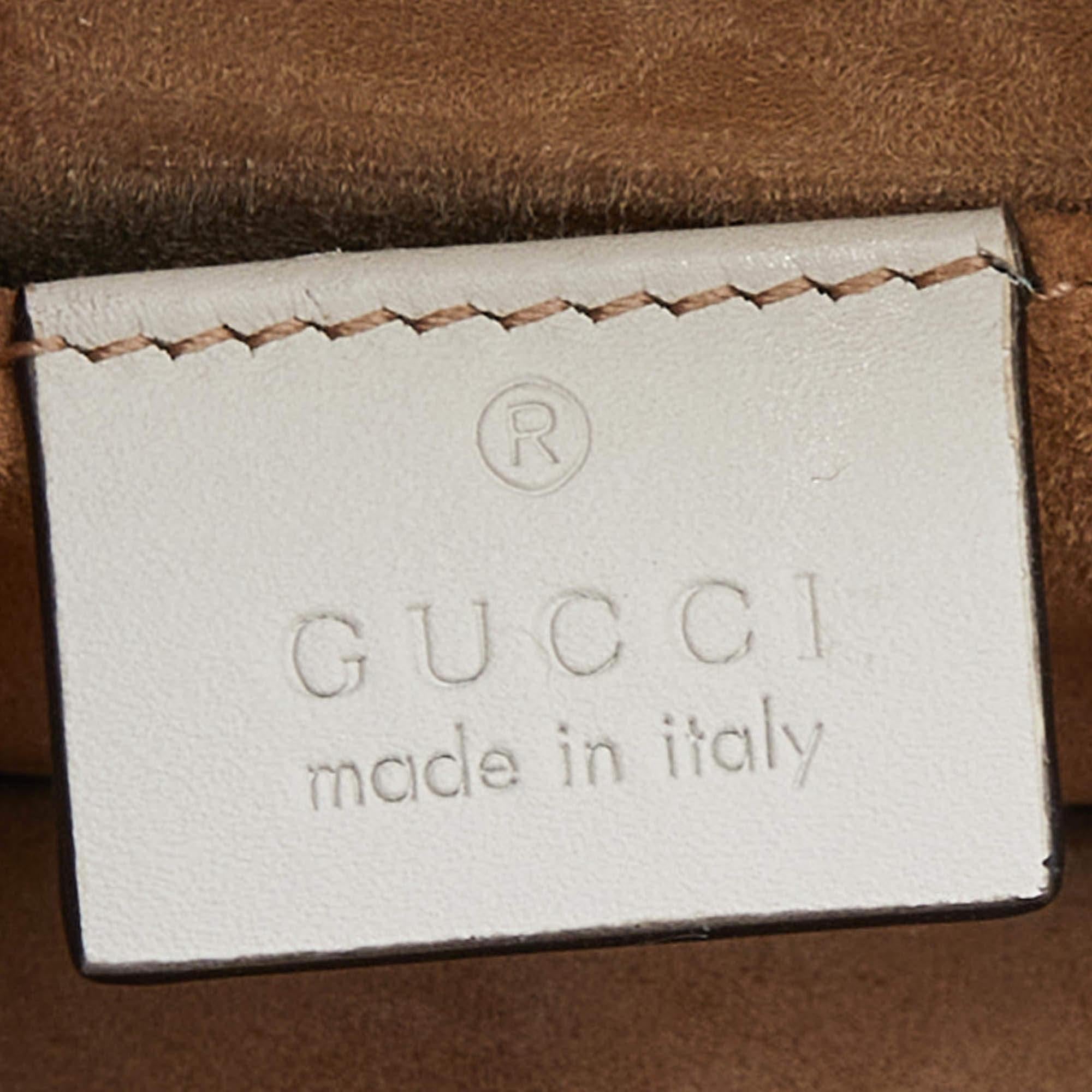 Gucci Mini Web Sylvie Top Handle Bag aus cremefarbenem Leder im Angebot 4