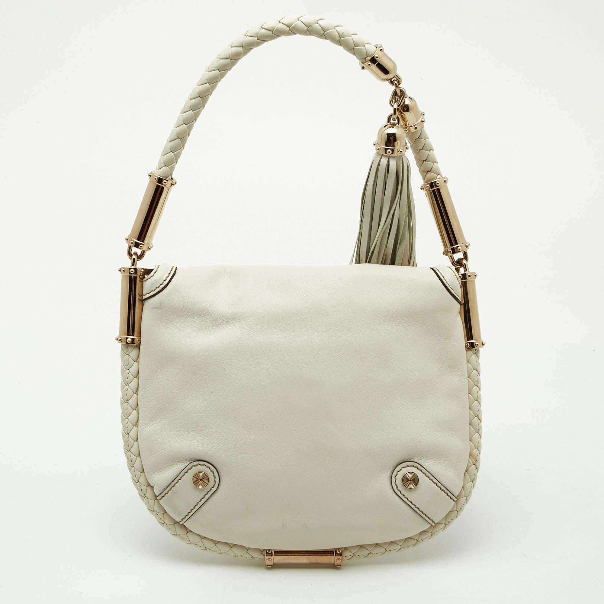 Gucci Off White Leather Small Britt Tassel Hobo In Good Condition In Dubai, Al Qouz 2