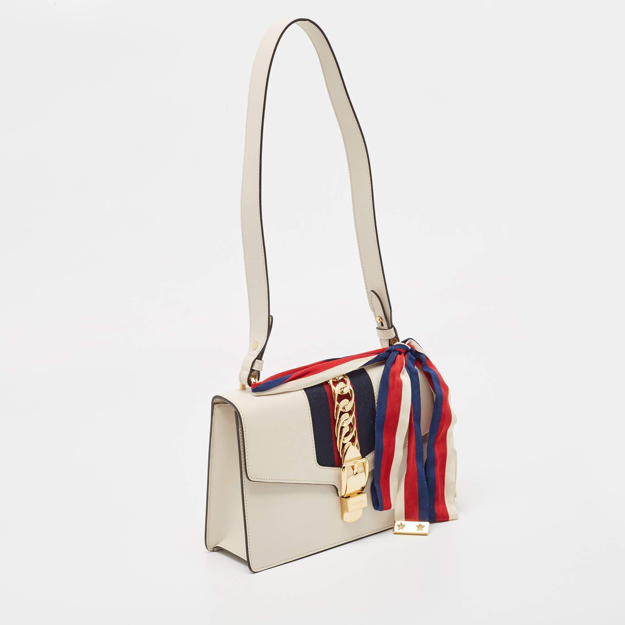 Gucci Off White Leather Small Web Sylvie Shoulder Bag In Good Condition For Sale In Dubai, Al Qouz 2