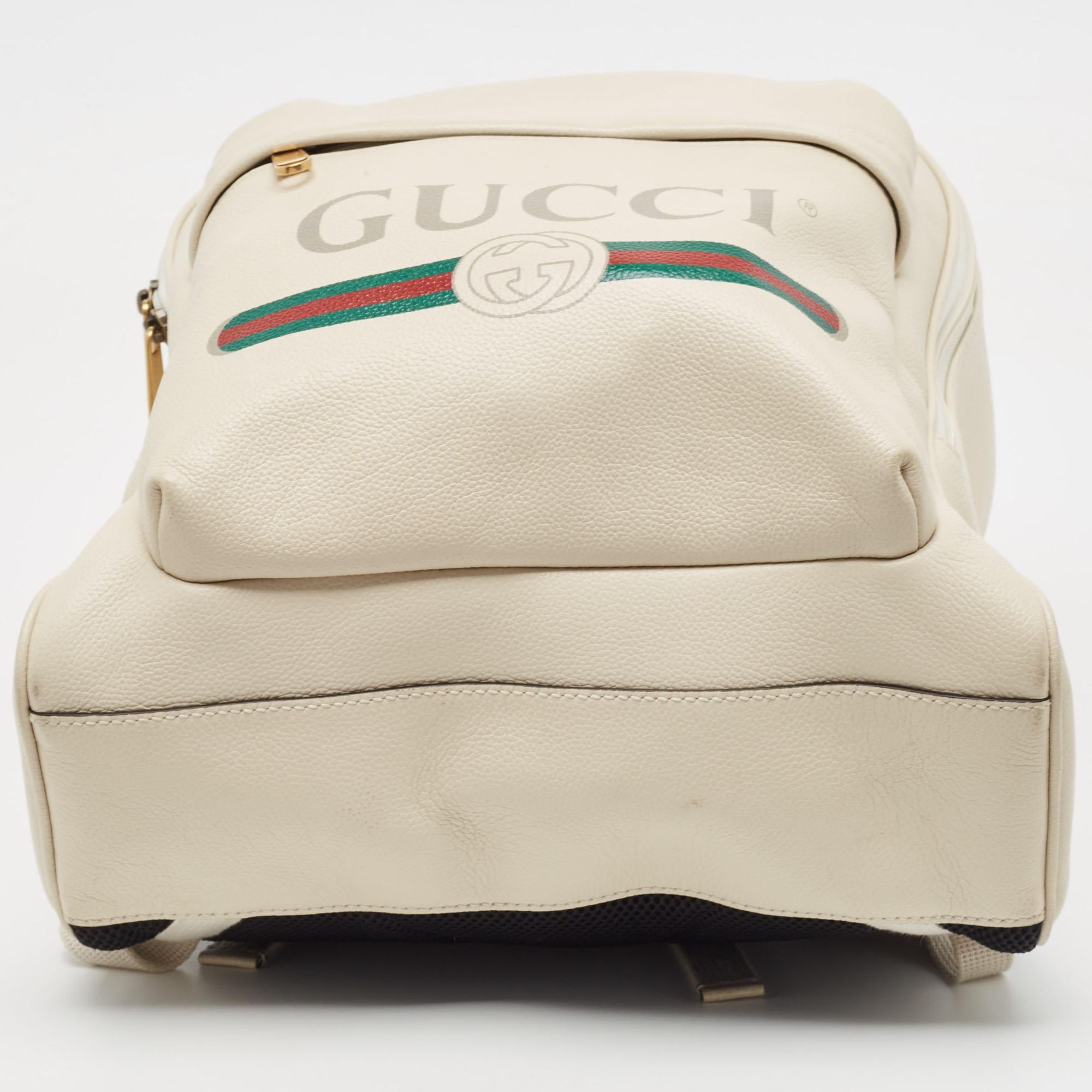 Gucci Off White Leather Vintage Logo Print Backpack In Good Condition In Dubai, Al Qouz 2
